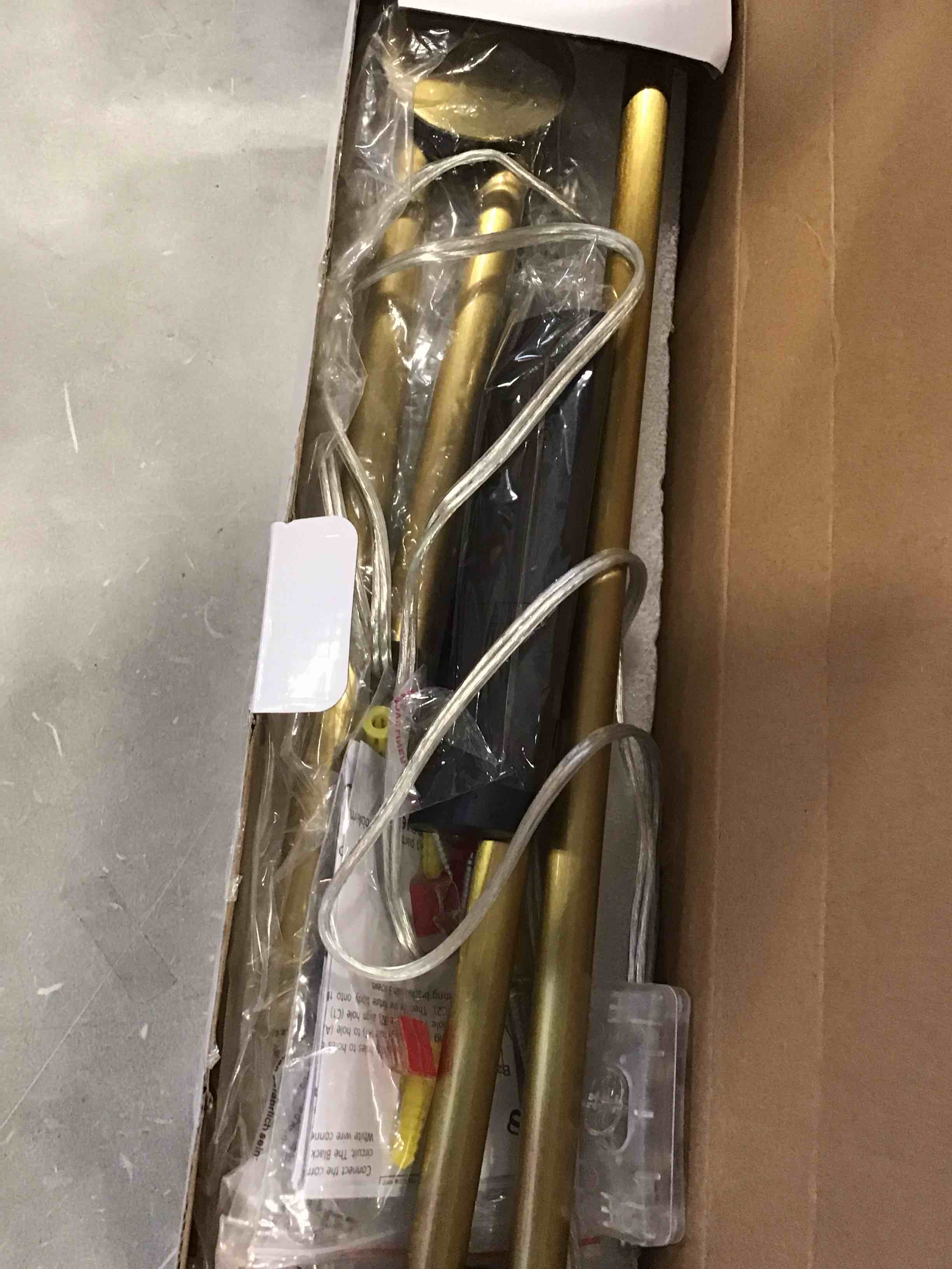 https://s3.amazonaws.com/lotting-images-prod/bidfta/RED6867935_1719834628528.jpeg