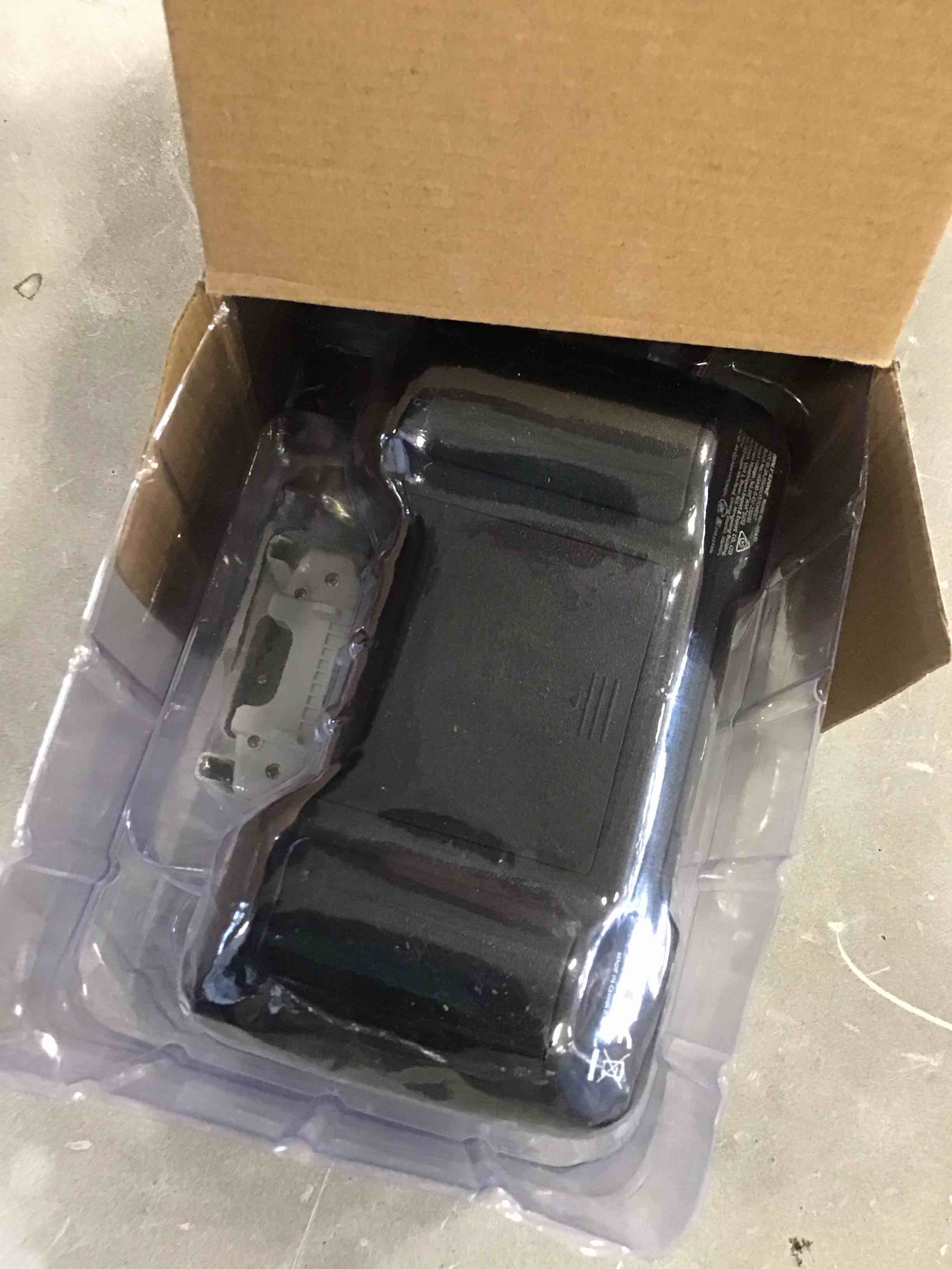 https://s3.amazonaws.com/lotting-images-prod/bidfta/RED6867937_1719834938812.jpeg