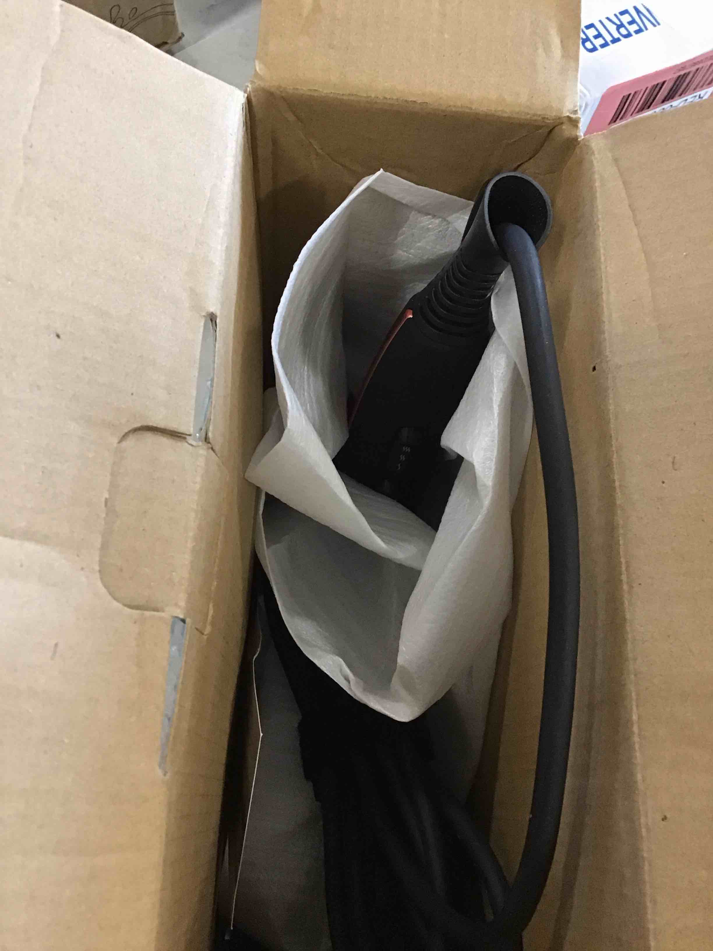 https://s3.amazonaws.com/lotting-images-prod/bidfta/RED6867958_1719836552634.jpeg