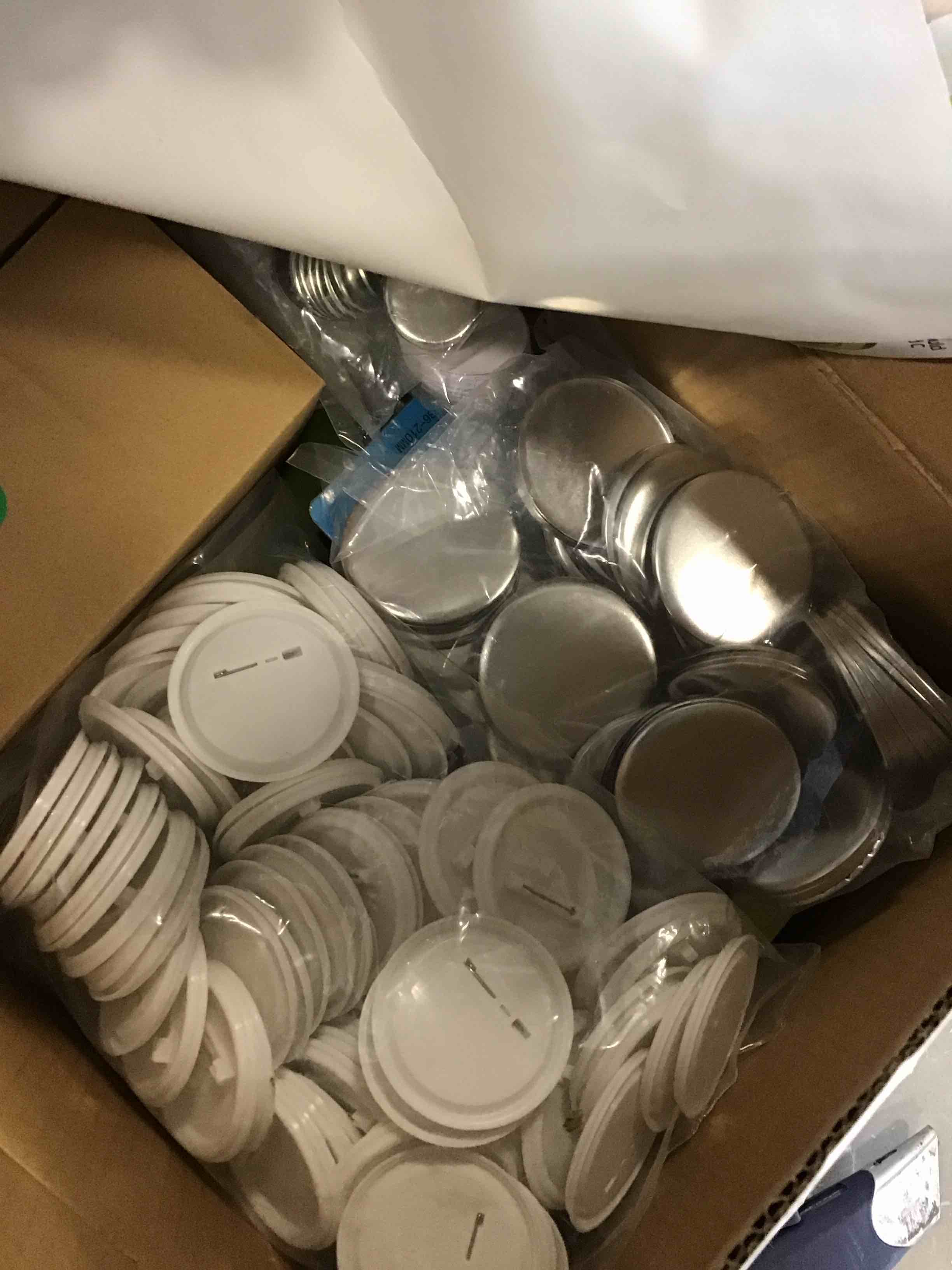 https://s3.amazonaws.com/lotting-images-prod/bidfta/RED6867963_1719837376637.jpeg