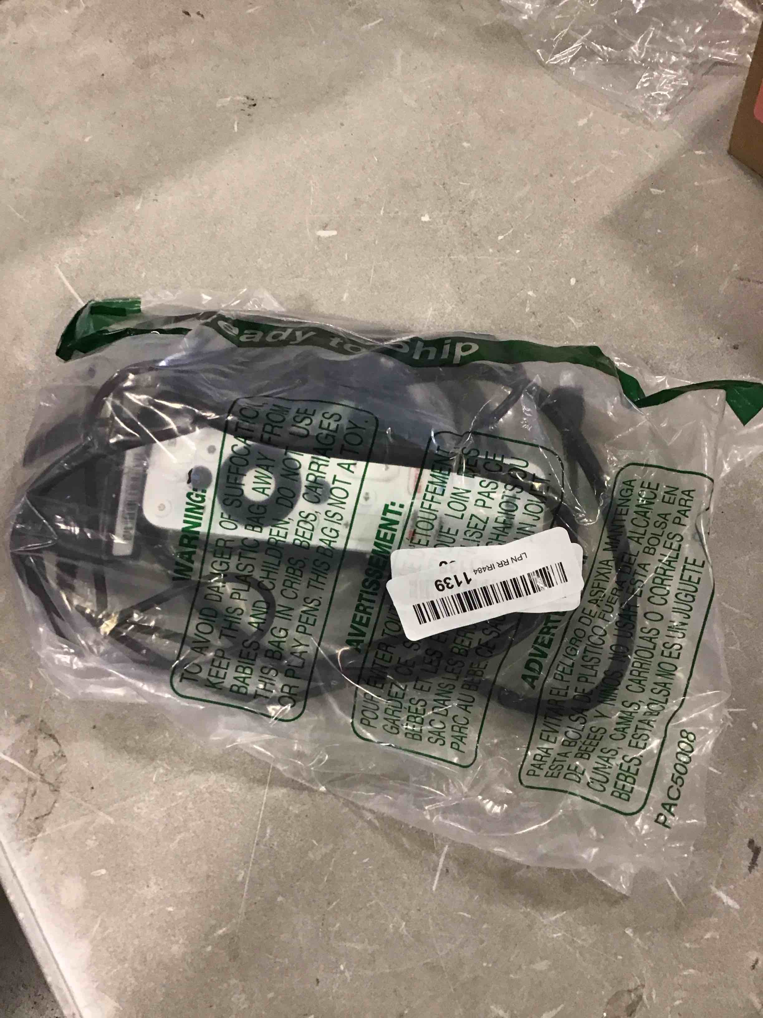 https://s3.amazonaws.com/lotting-images-prod/bidfta/RED6867978_1719838643076.jpeg