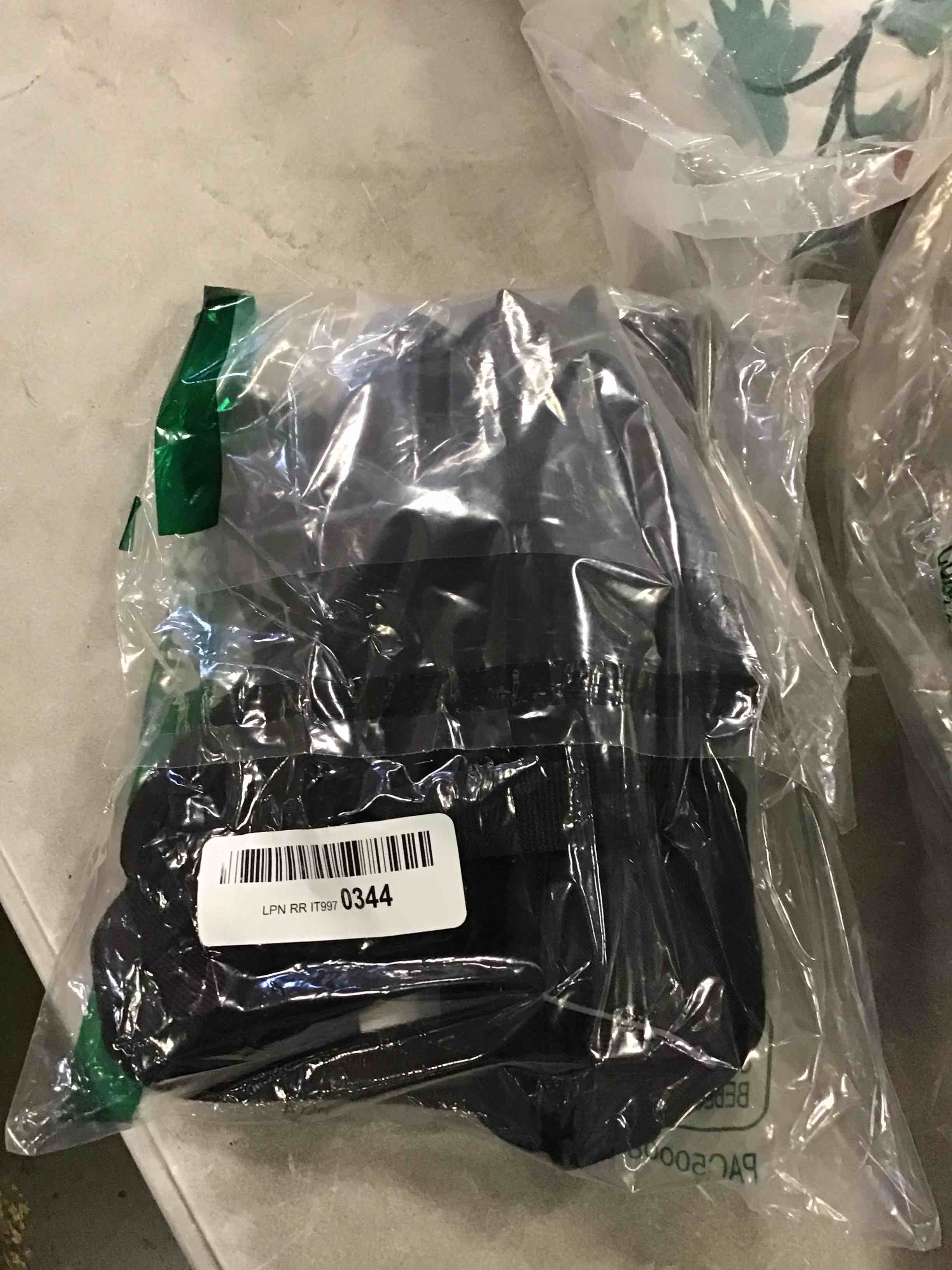https://s3.amazonaws.com/lotting-images-prod/bidfta/RED6867985_1719839152282.jpeg