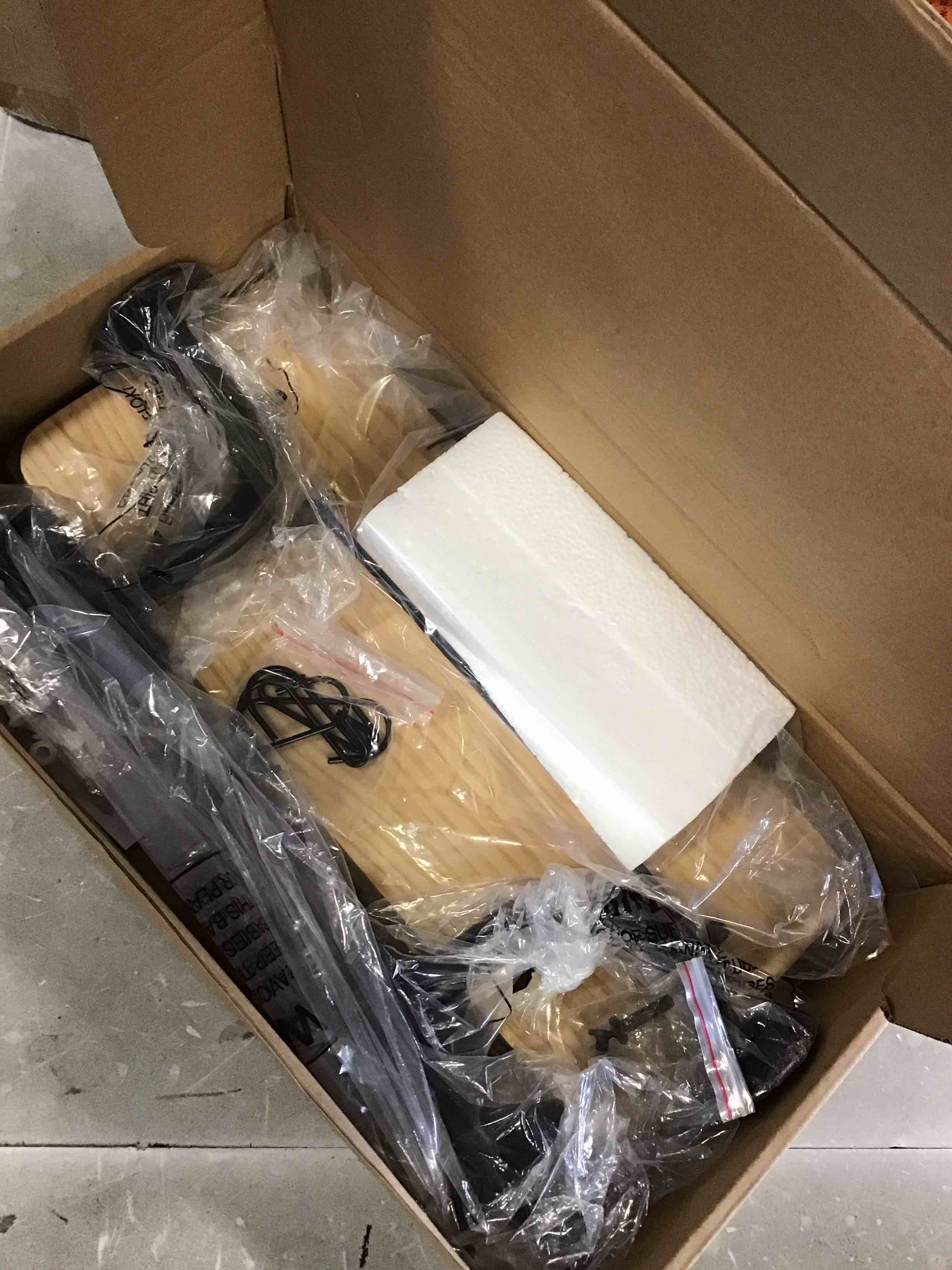 https://s3.amazonaws.com/lotting-images-prod/bidfta/RED6868022_1719843574397.jpeg