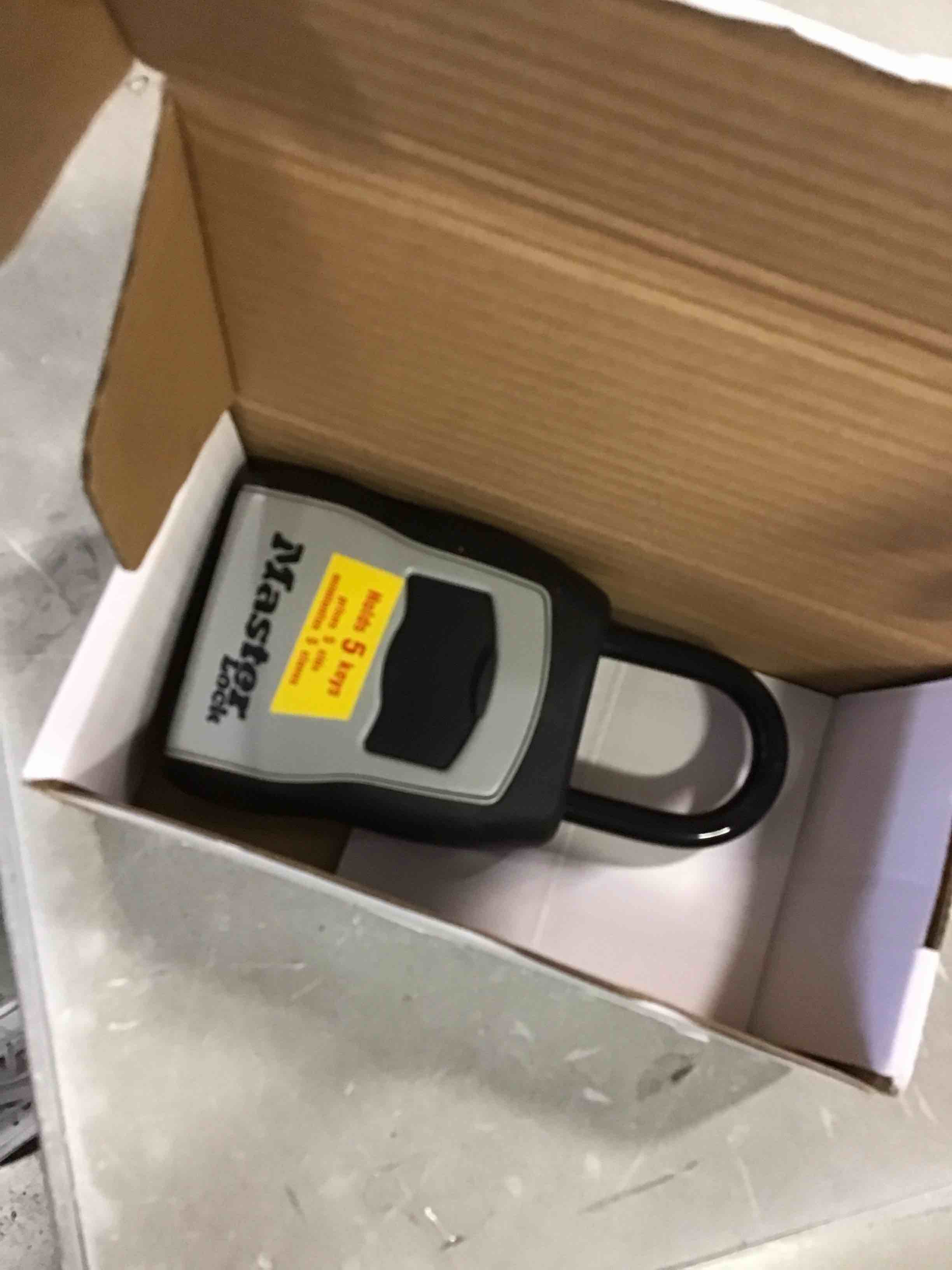 https://s3.amazonaws.com/lotting-images-prod/bidfta/RED6868195_1719864161186.jpeg