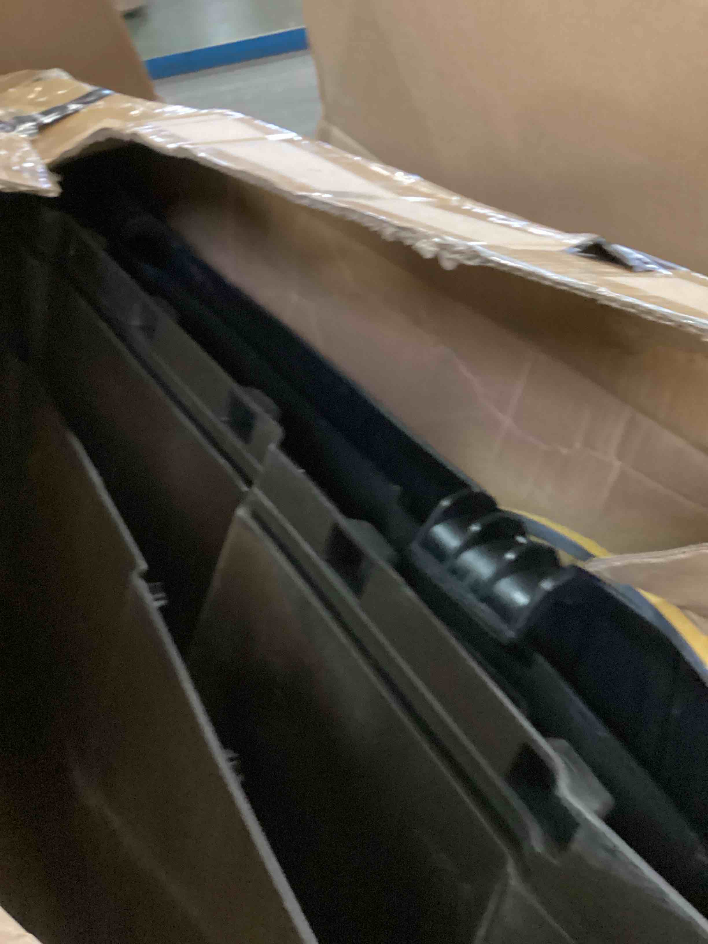 https://s3.amazonaws.com/lotting-images-prod/bidfta/RED6871636_1721305127873.jpeg