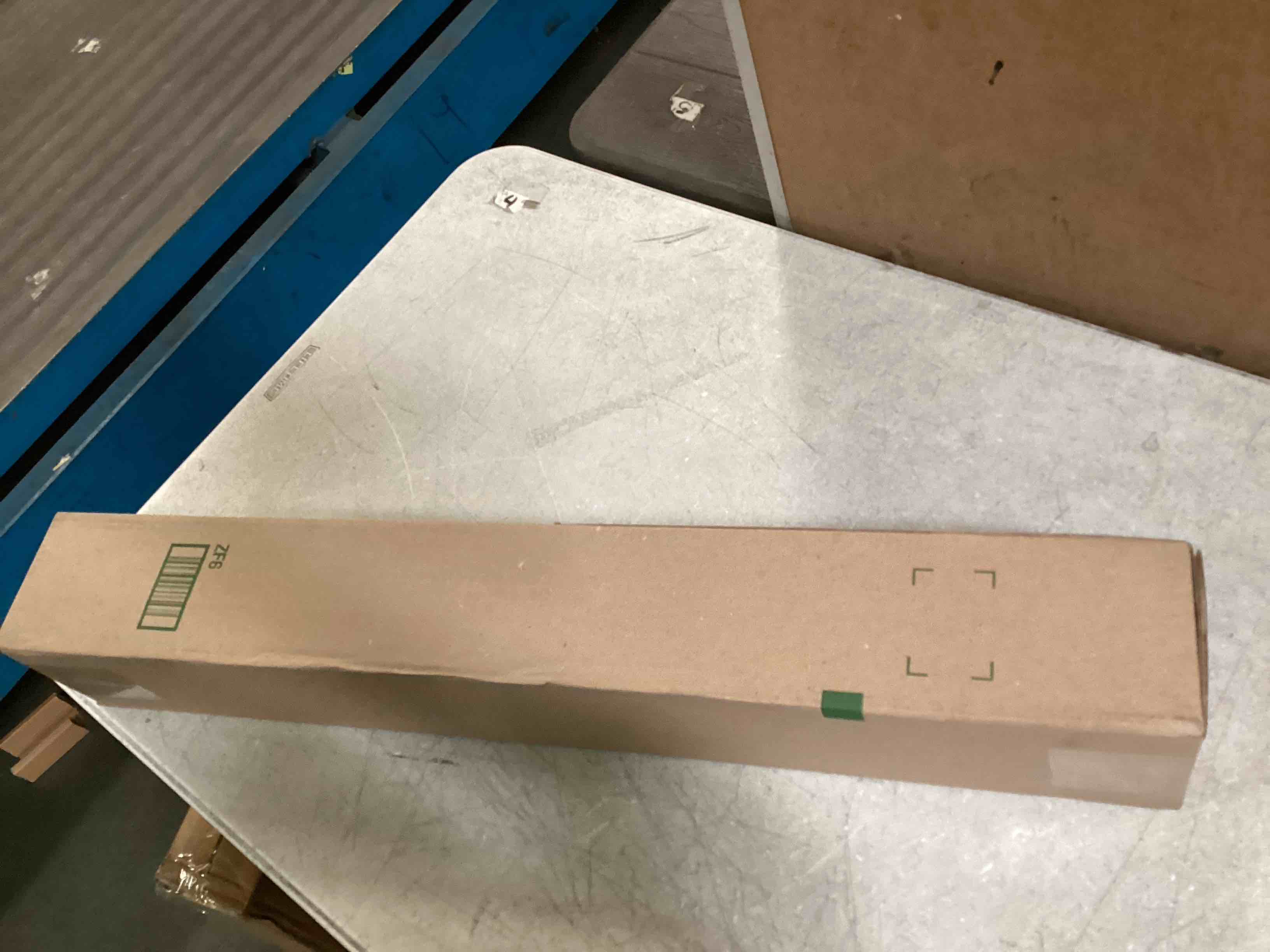 https://s3.amazonaws.com/lotting-images-prod/bidfta/RED6871730_1721318250182.jpeg