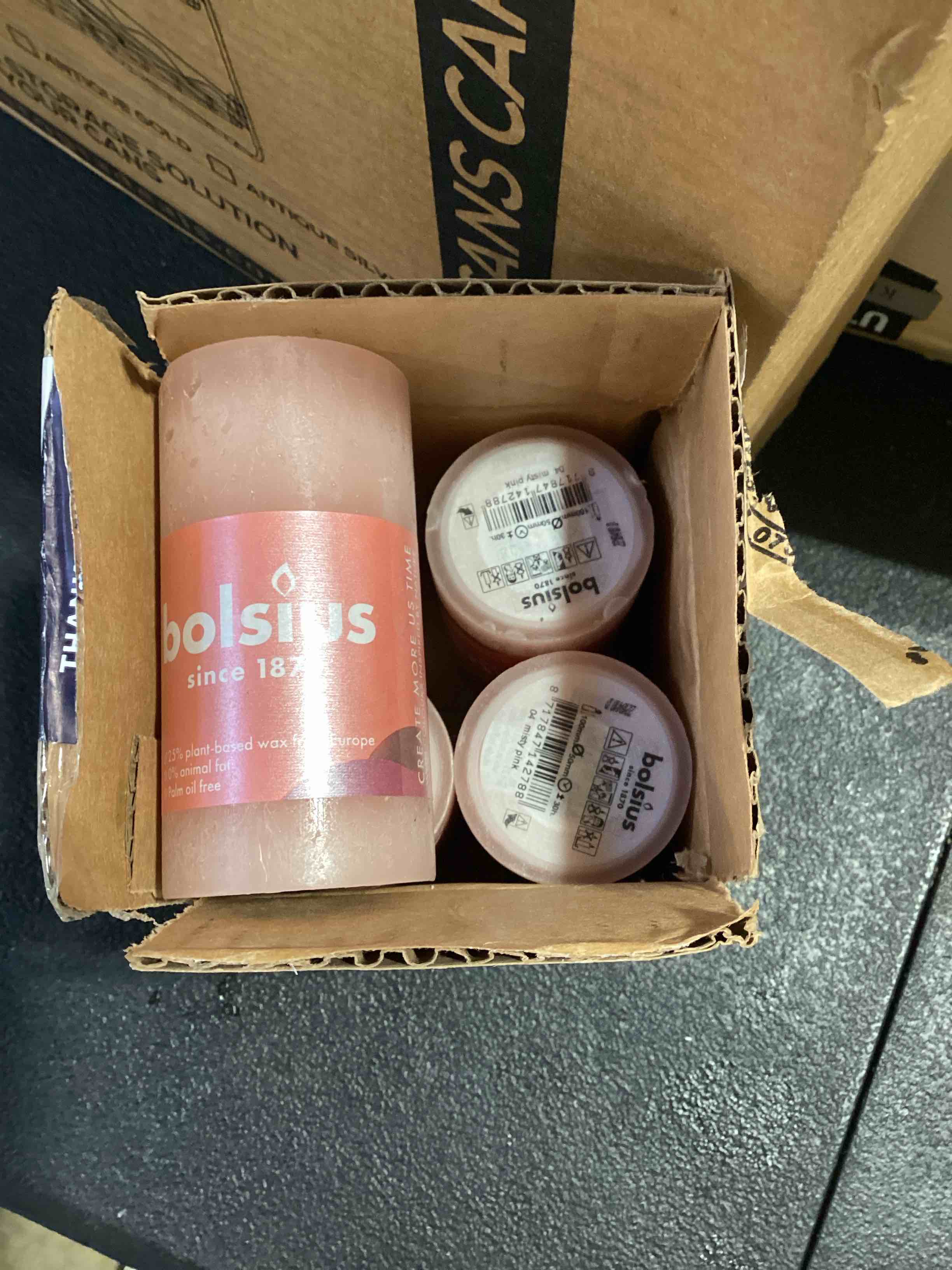 https://s3.amazonaws.com/lotting-images-prod/bidfta/RWW2275606_1756215775550.jpeg
