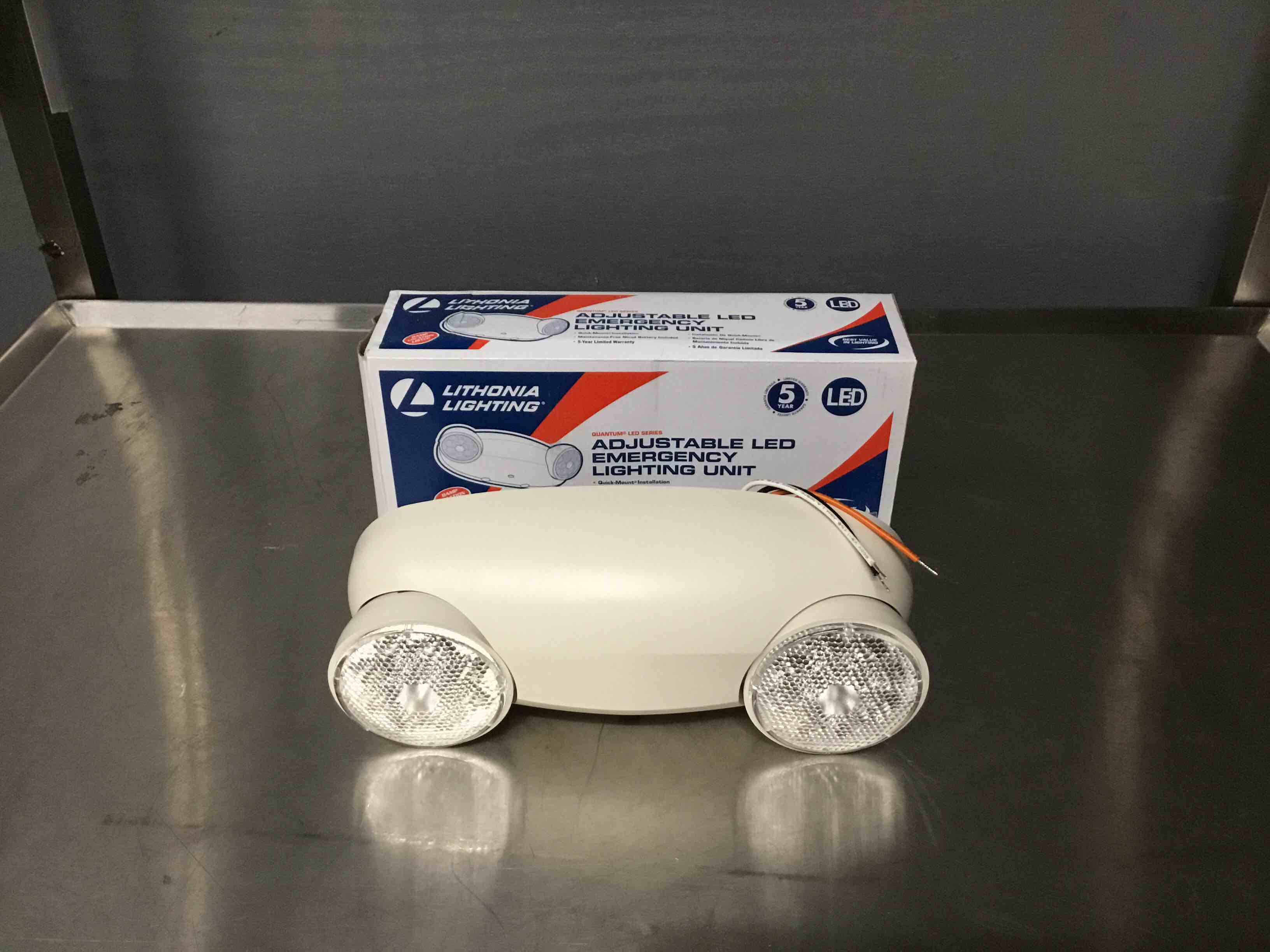 ADJUSTABLE LED EMERGENCY LIGHTING UNIT