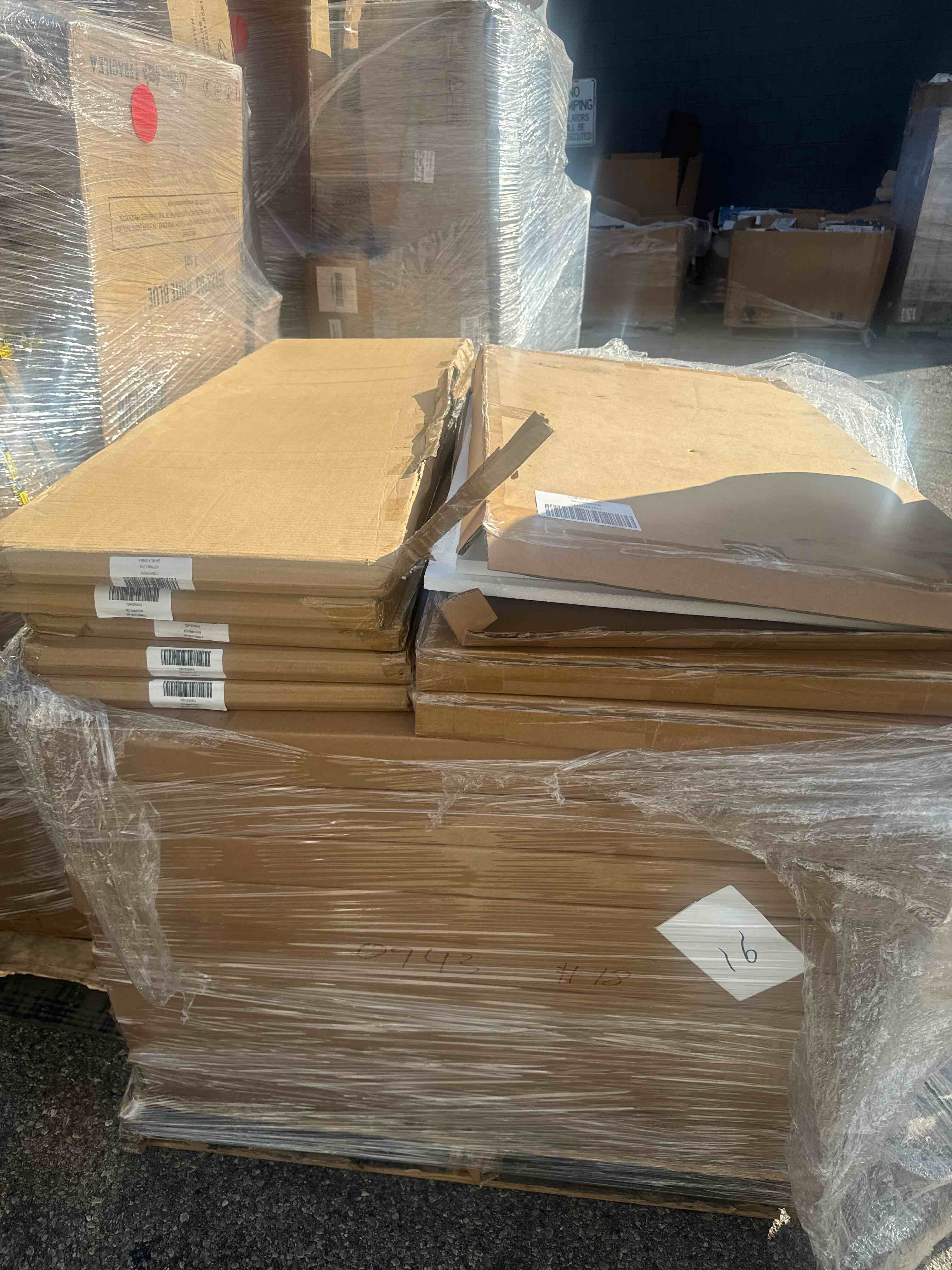 https://s3.amazonaws.com/lotting-images-prod/bidfta/Shelving_1730128351303.jpeg