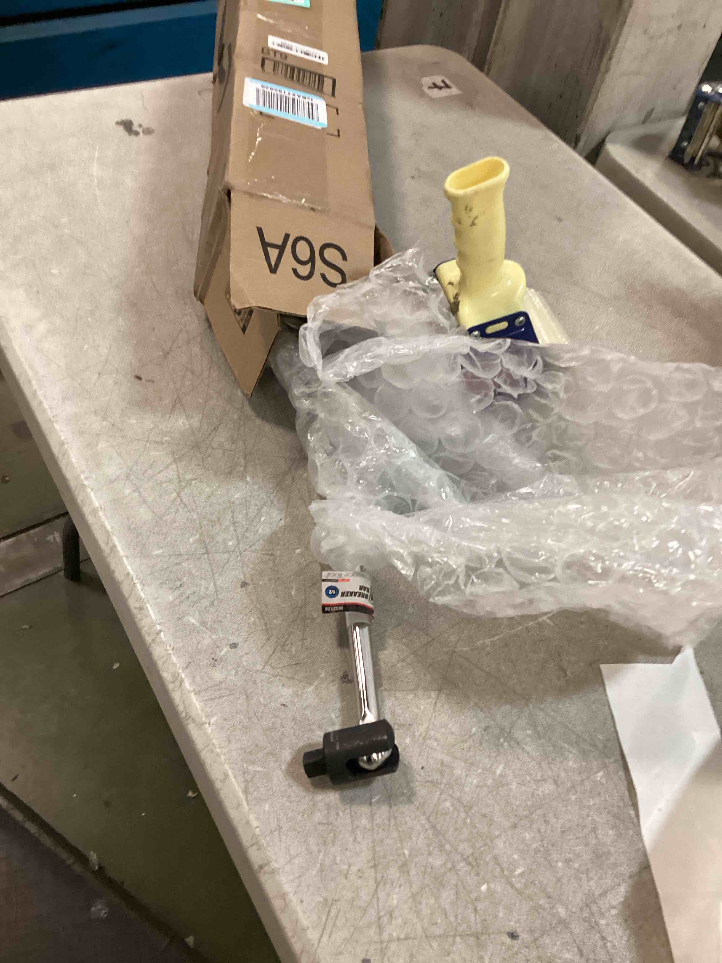 https://s3.amazonaws.com/lotting-images-prod/bidfta/TEA0001706_1723211459028.jpeg