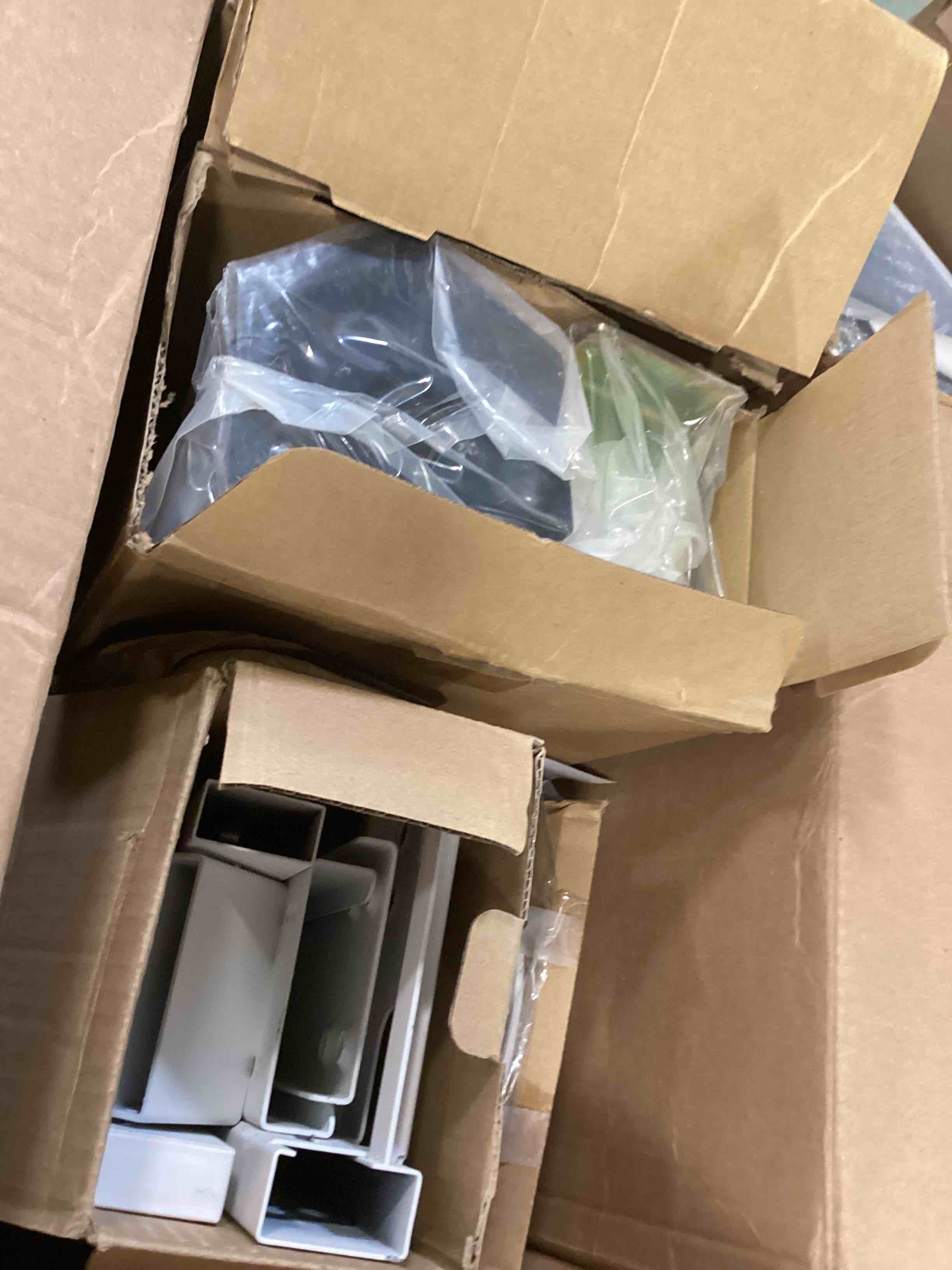 https://s3.amazonaws.com/lotting-images-prod/bidfta/TEA0007623_1723219877125.jpeg