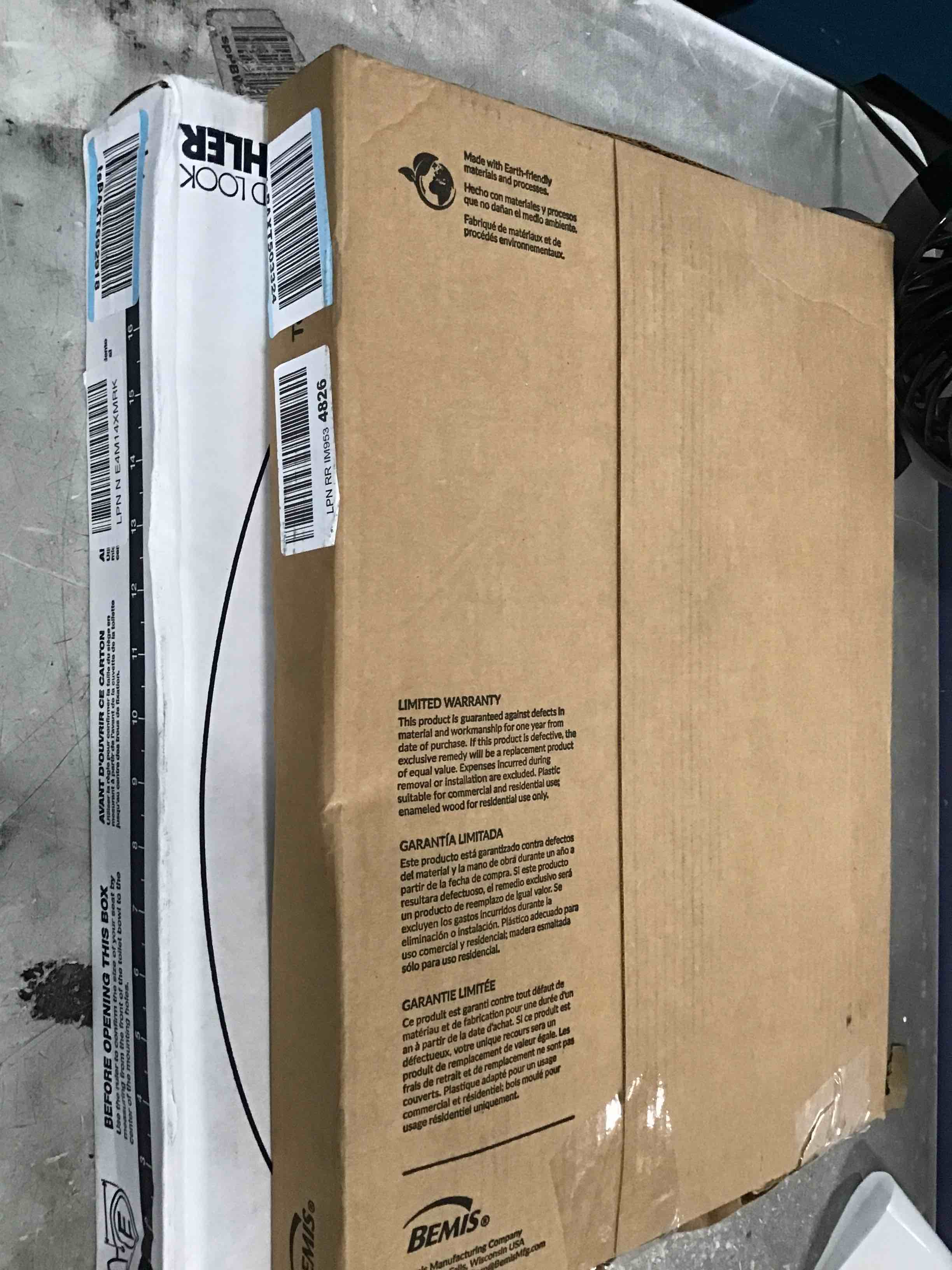 Mayfair Molded Wood Toilet Seat with Easy-Clean & Change Hinges, Round, White, 44ECA 000