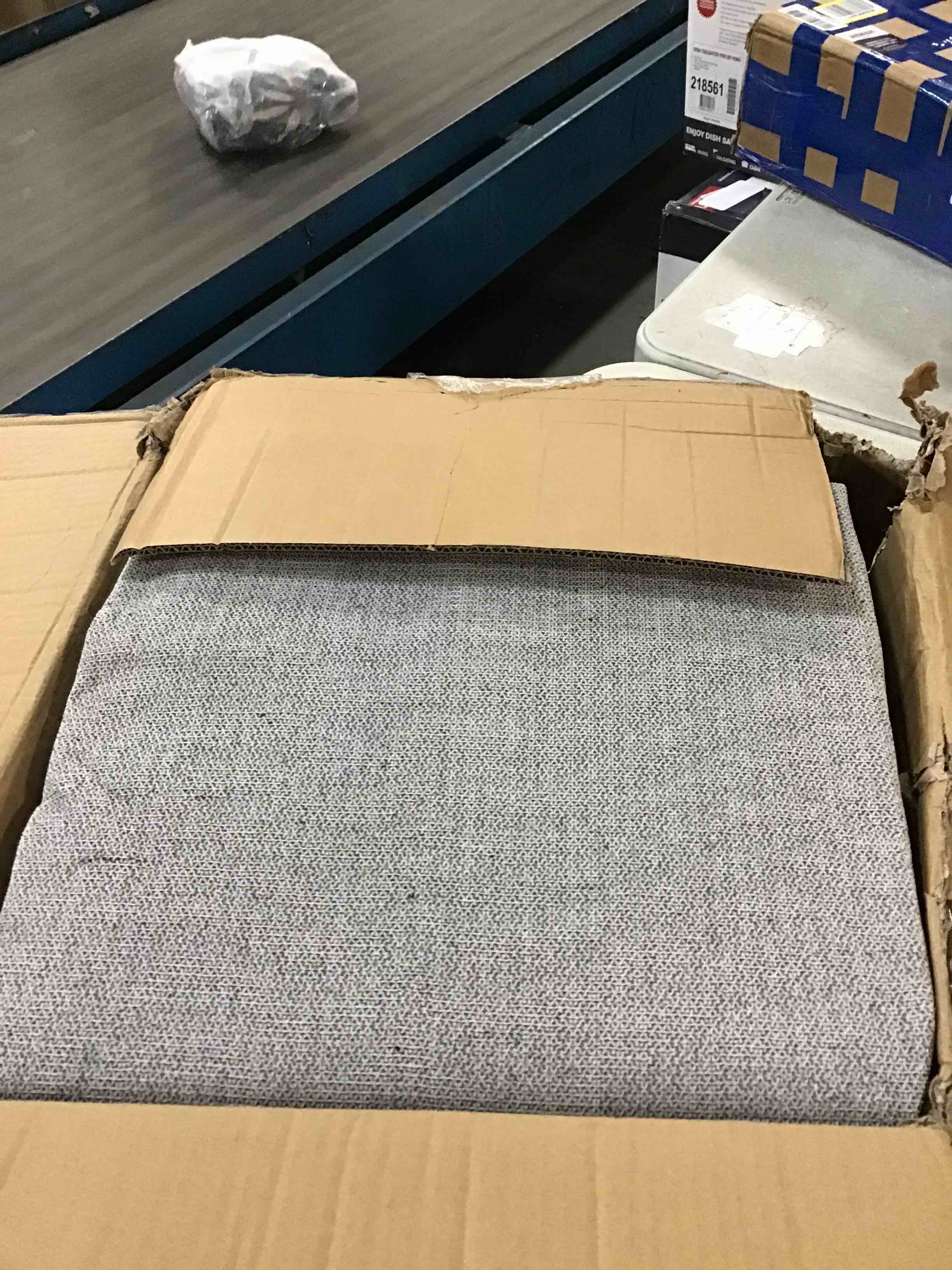 https://s3.amazonaws.com/lotting-images-prod/bidfta/TEA0014367_1728692624636.jpeg