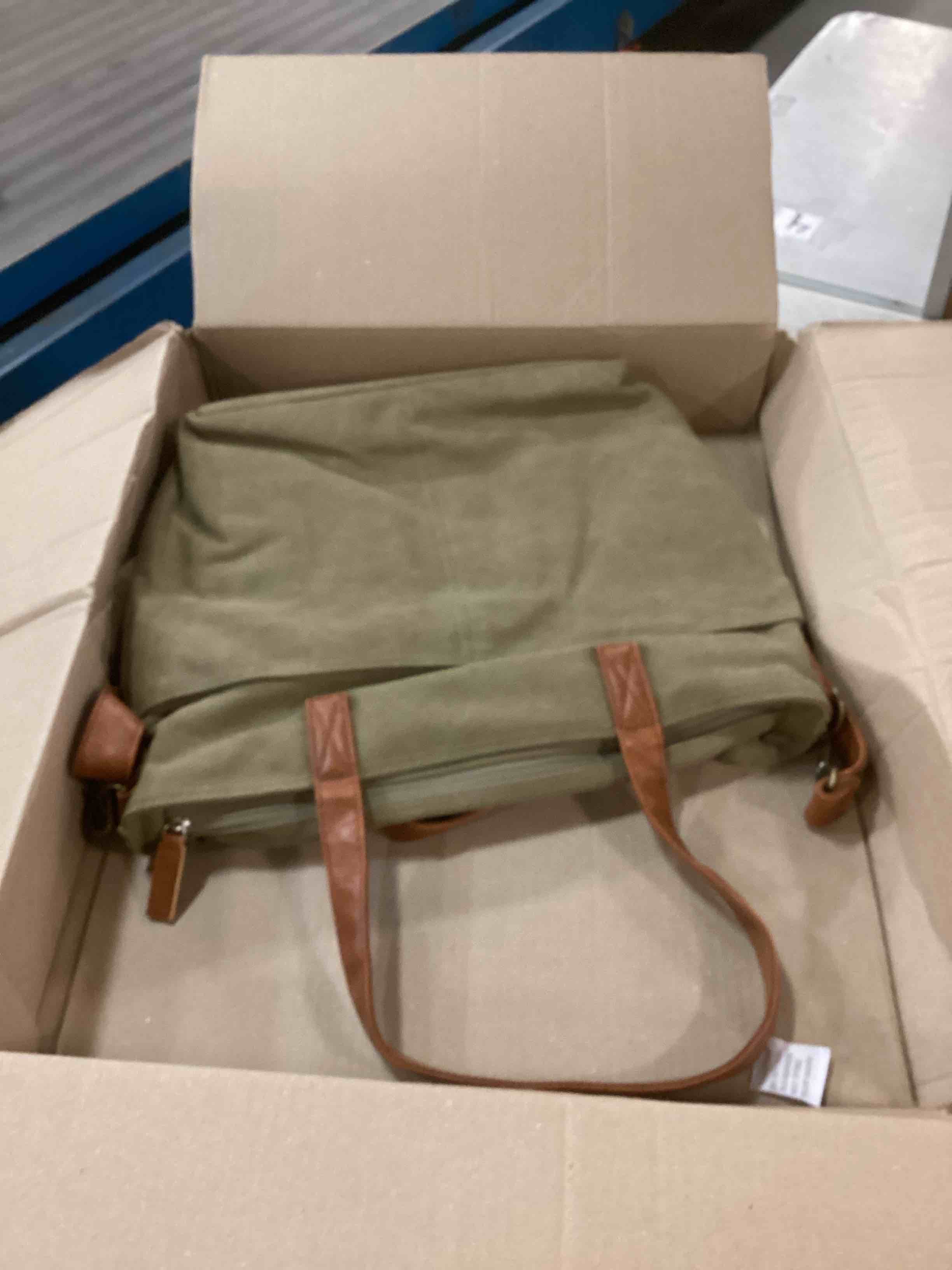 https://s3.amazonaws.com/lotting-images-prod/bidfta/TEA0014941_1728447613626.jpeg