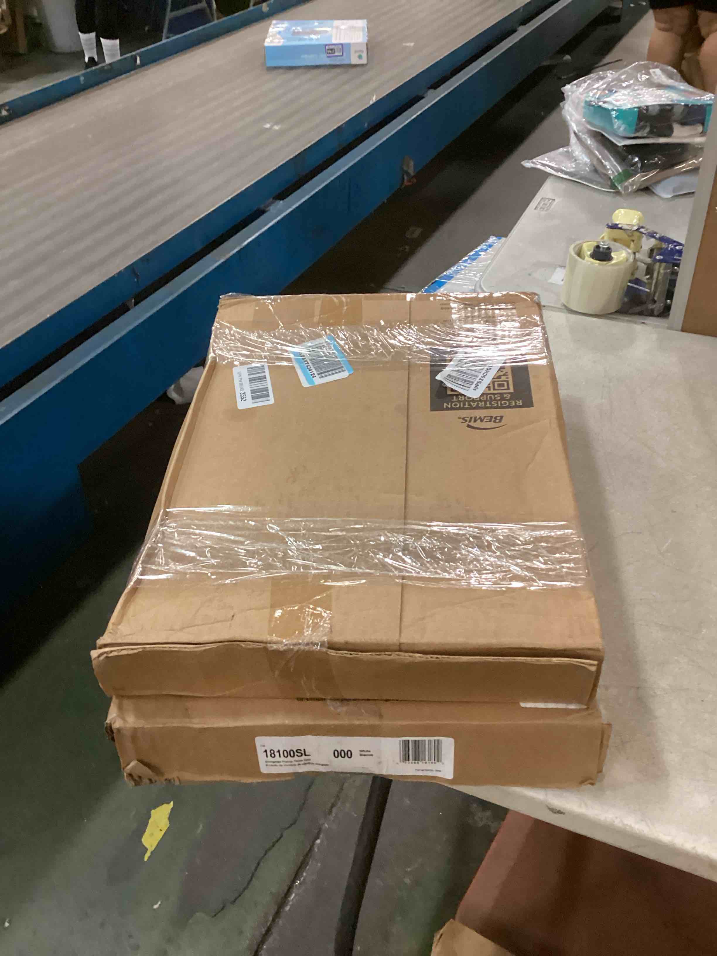 https://s3.amazonaws.com/lotting-images-prod/bidfta/TEA0014987_1728440915136.jpeg