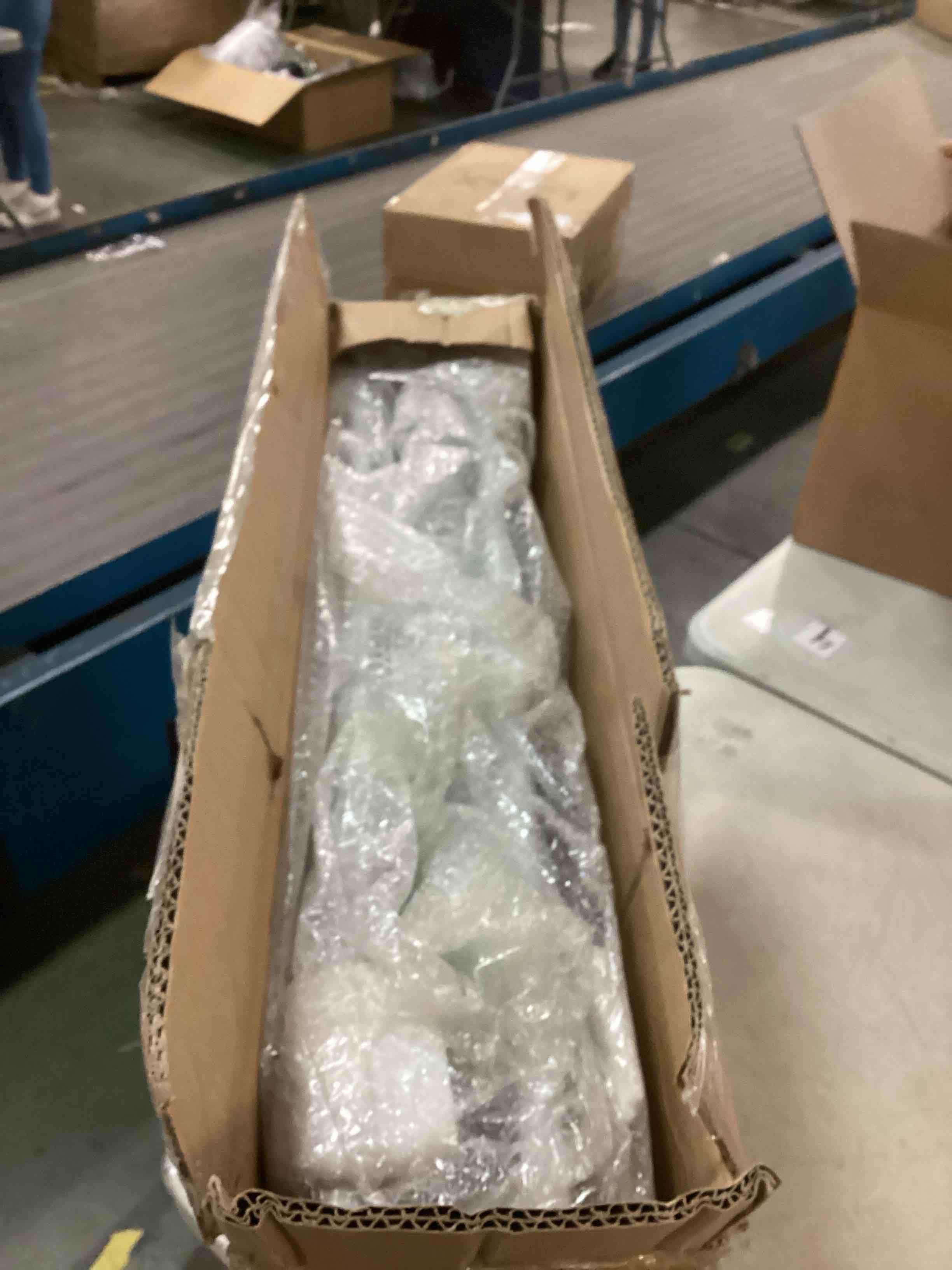 https://s3.amazonaws.com/lotting-images-prod/bidfta/TEA0015195_1728357913232.jpeg