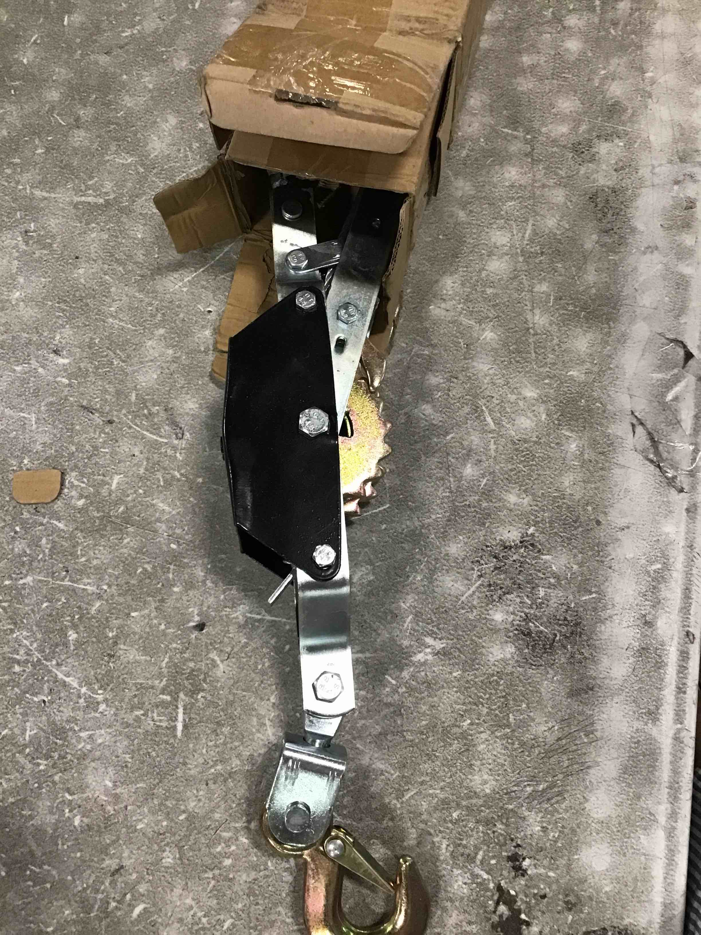 https://s3.amazonaws.com/lotting-images-prod/bidfta/TEA0018979_1723232509031.jpeg