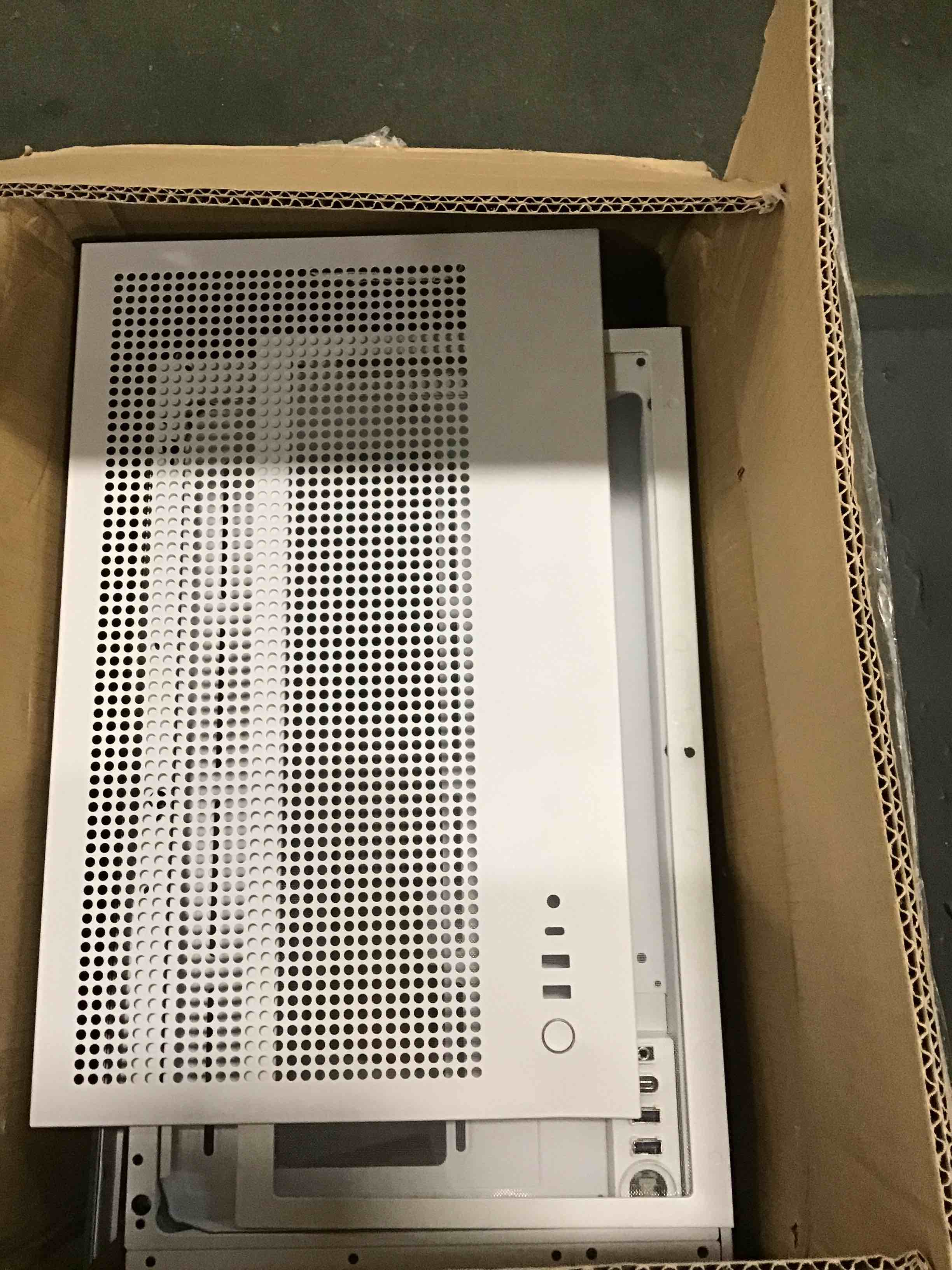 https://s3.amazonaws.com/lotting-images-prod/bidfta/TEA0019432_1723058357180.jpeg