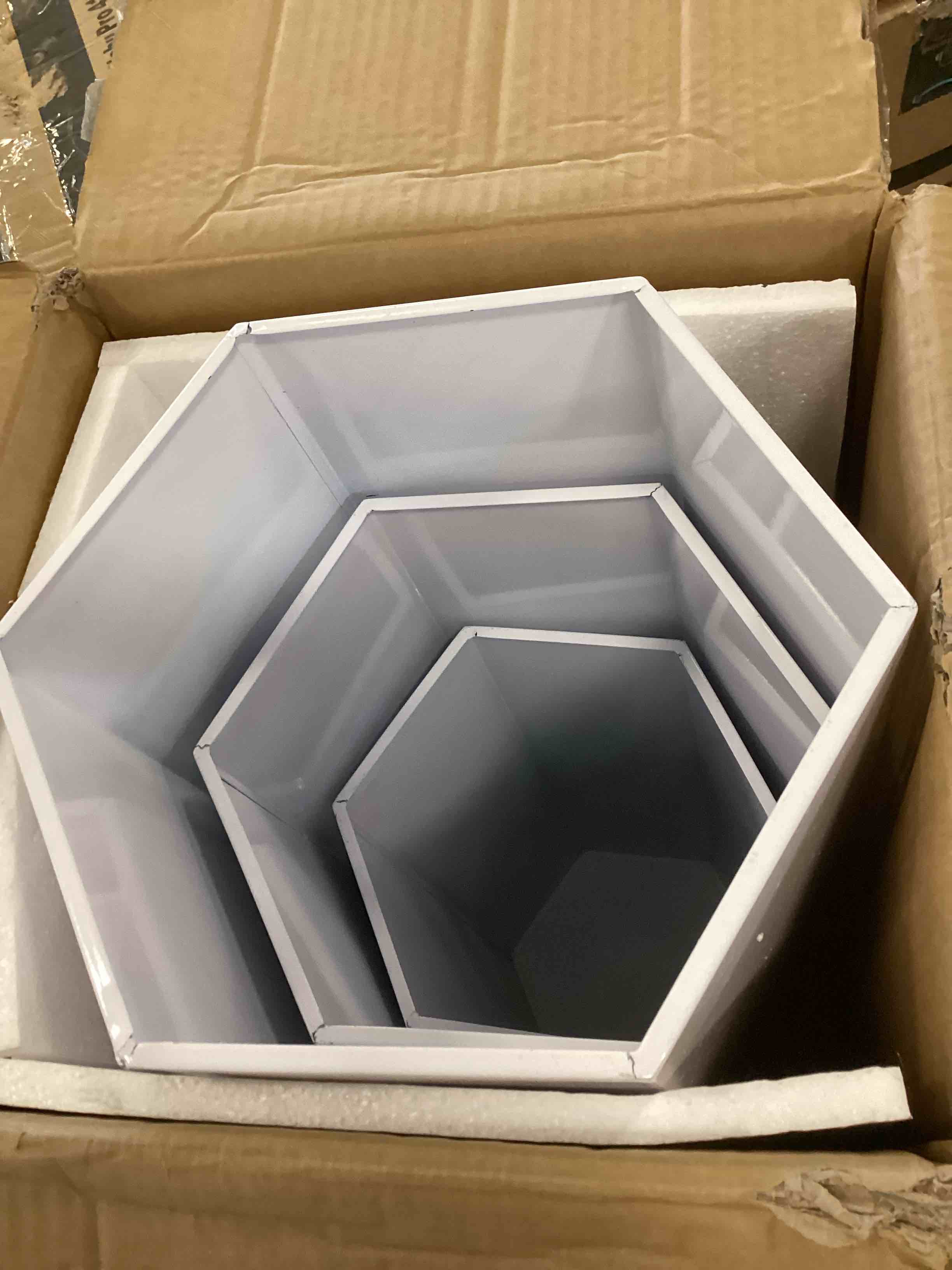 https://s3.amazonaws.com/lotting-images-prod/bidfta/TEA0020418_1724784583652.jpeg