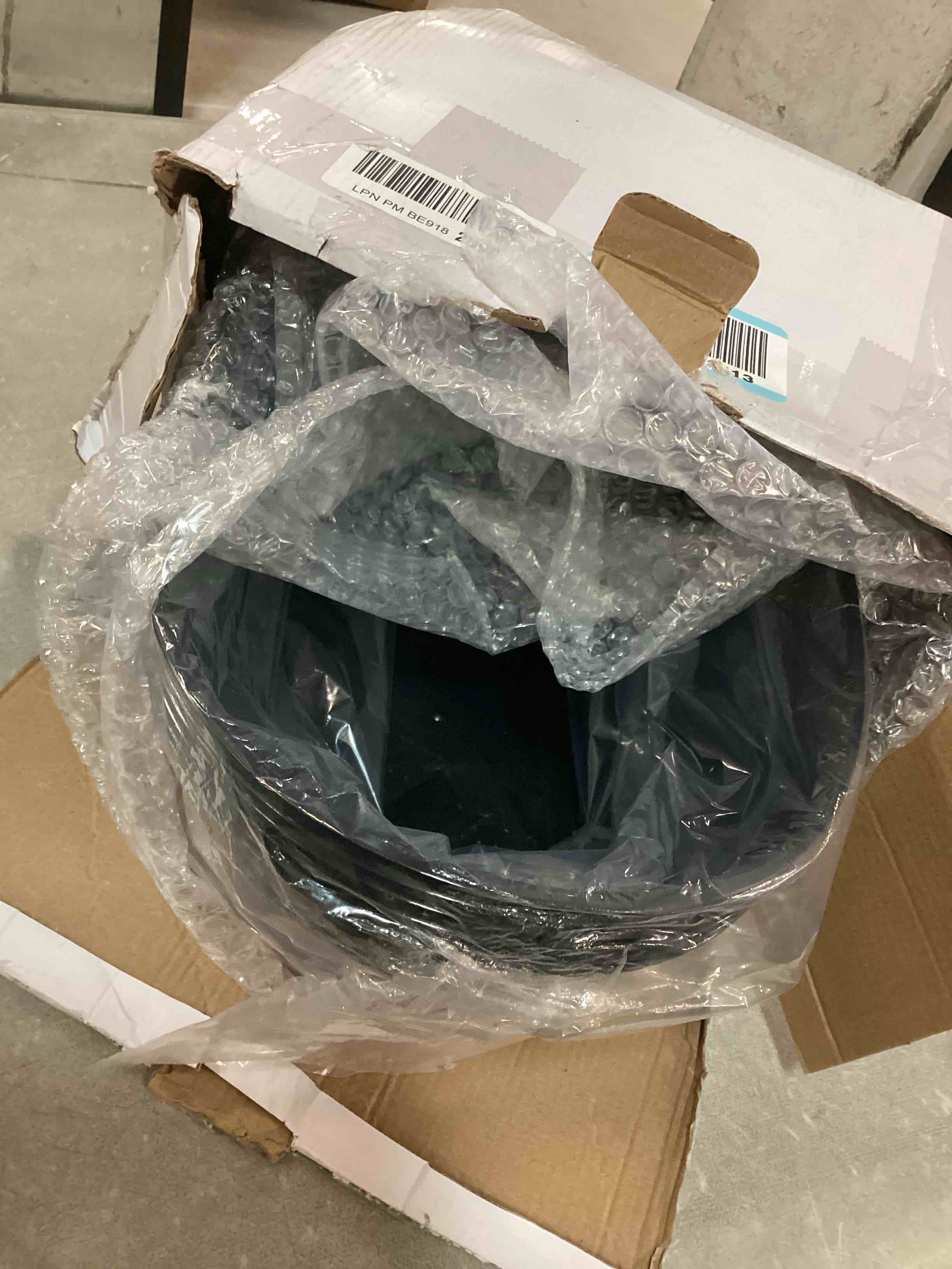 https://s3.amazonaws.com/lotting-images-prod/bidfta/TEA0026854_1725045966765.jpeg