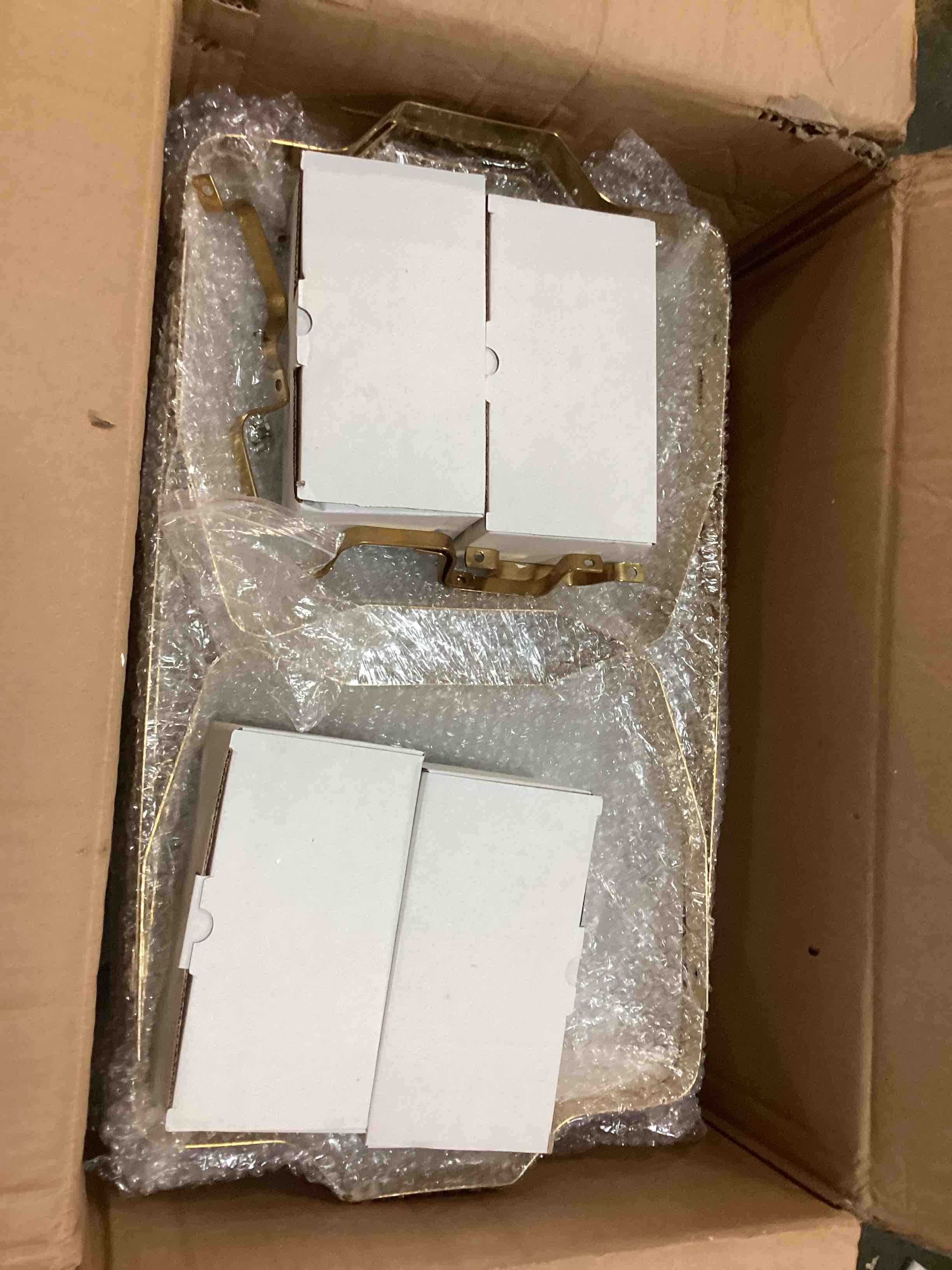 https://s3.amazonaws.com/lotting-images-prod/bidfta/TEA0026966_1725030420021.jpeg