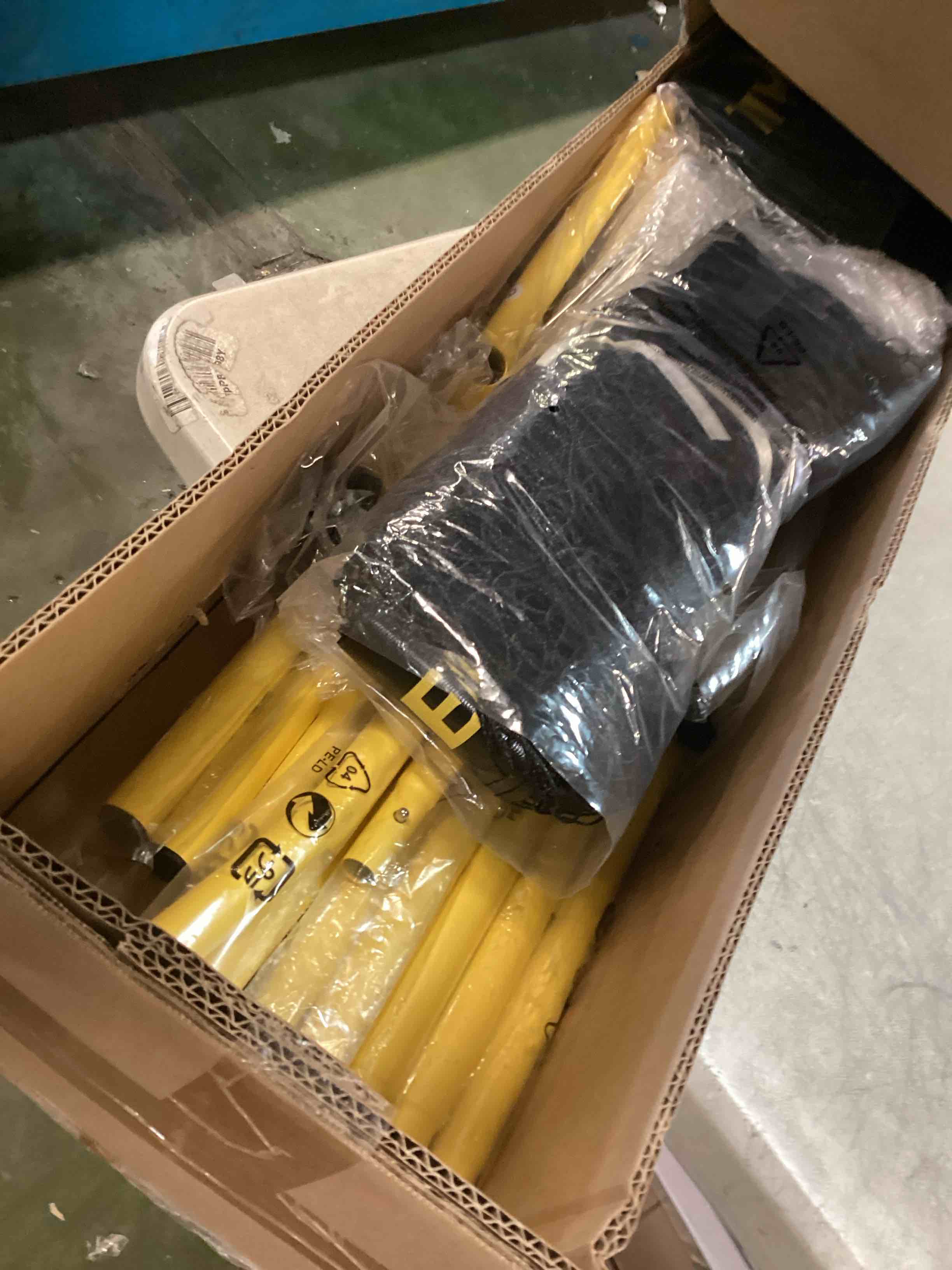 https://s3.amazonaws.com/lotting-images-prod/bidfta/TEA0027114_1724948890038.jpeg