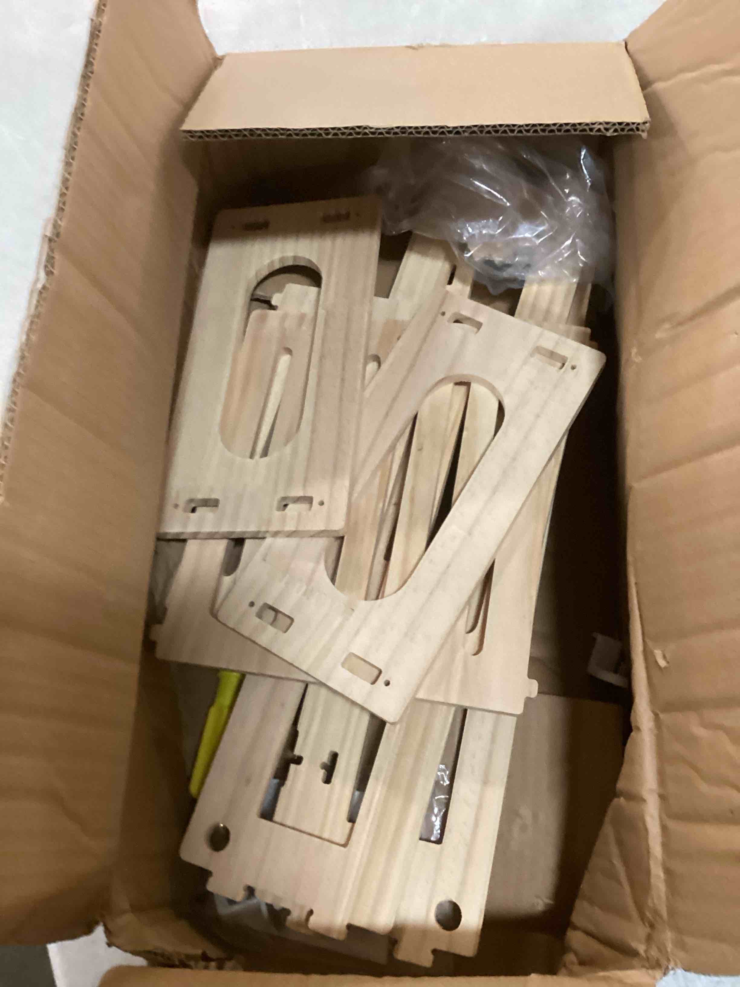https://s3.amazonaws.com/lotting-images-prod/bidfta/TEA0028012_1724416142614.jpeg