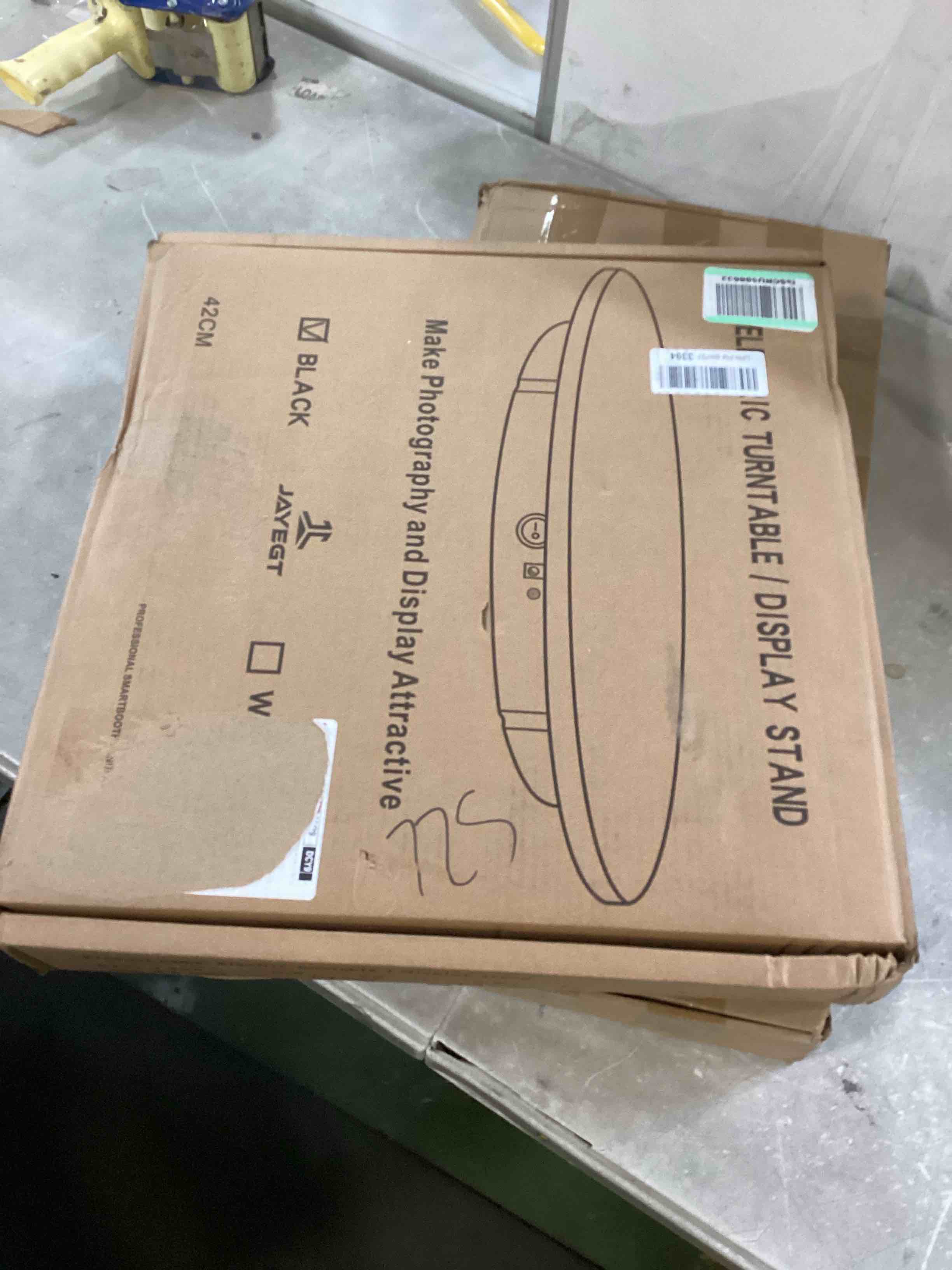 https://s3.amazonaws.com/lotting-images-prod/bidfta/TEA0028610_1724164214328.jpeg