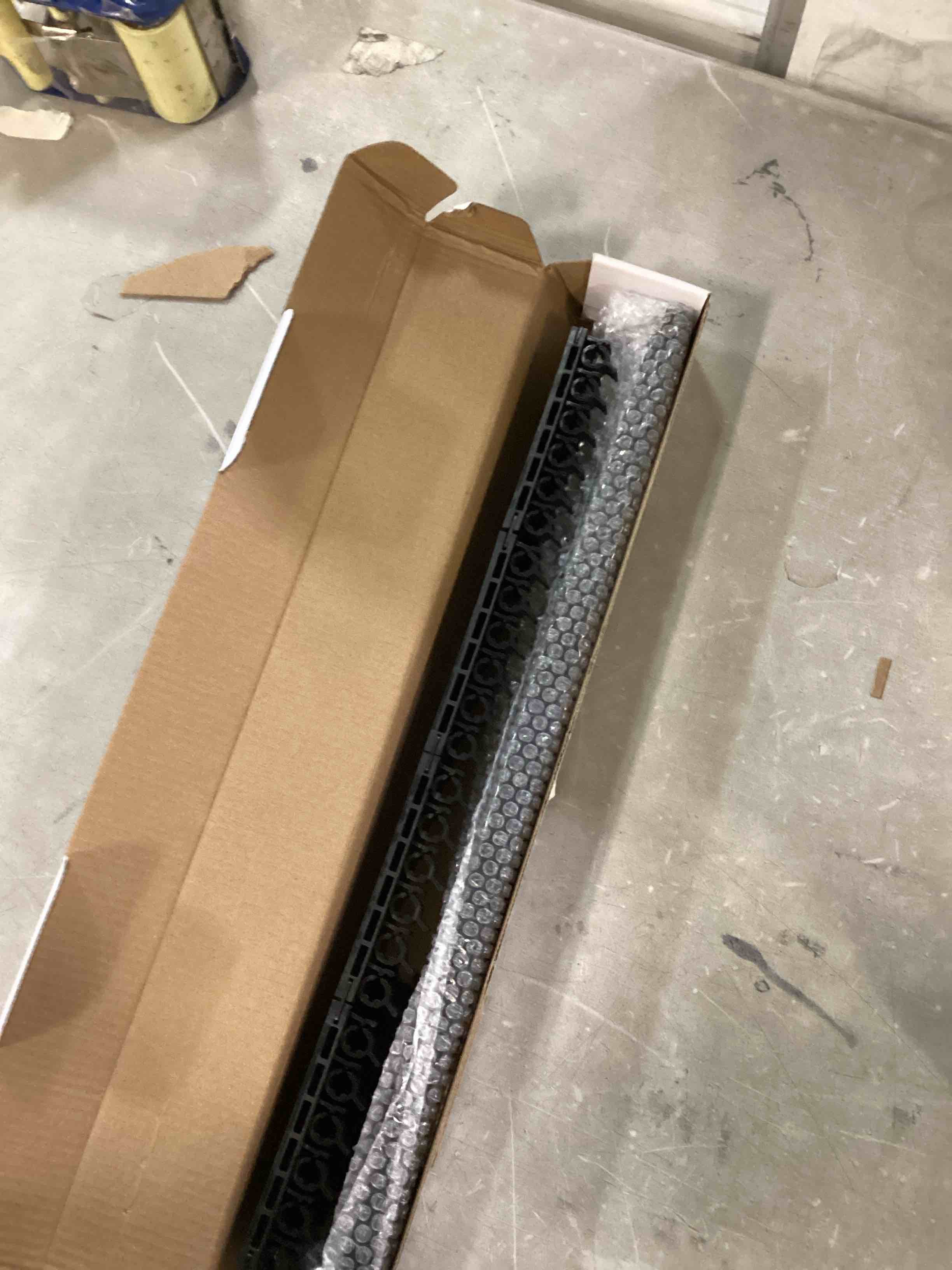 https://s3.amazonaws.com/lotting-images-prod/bidfta/TEA0028631_1724160562592.jpeg