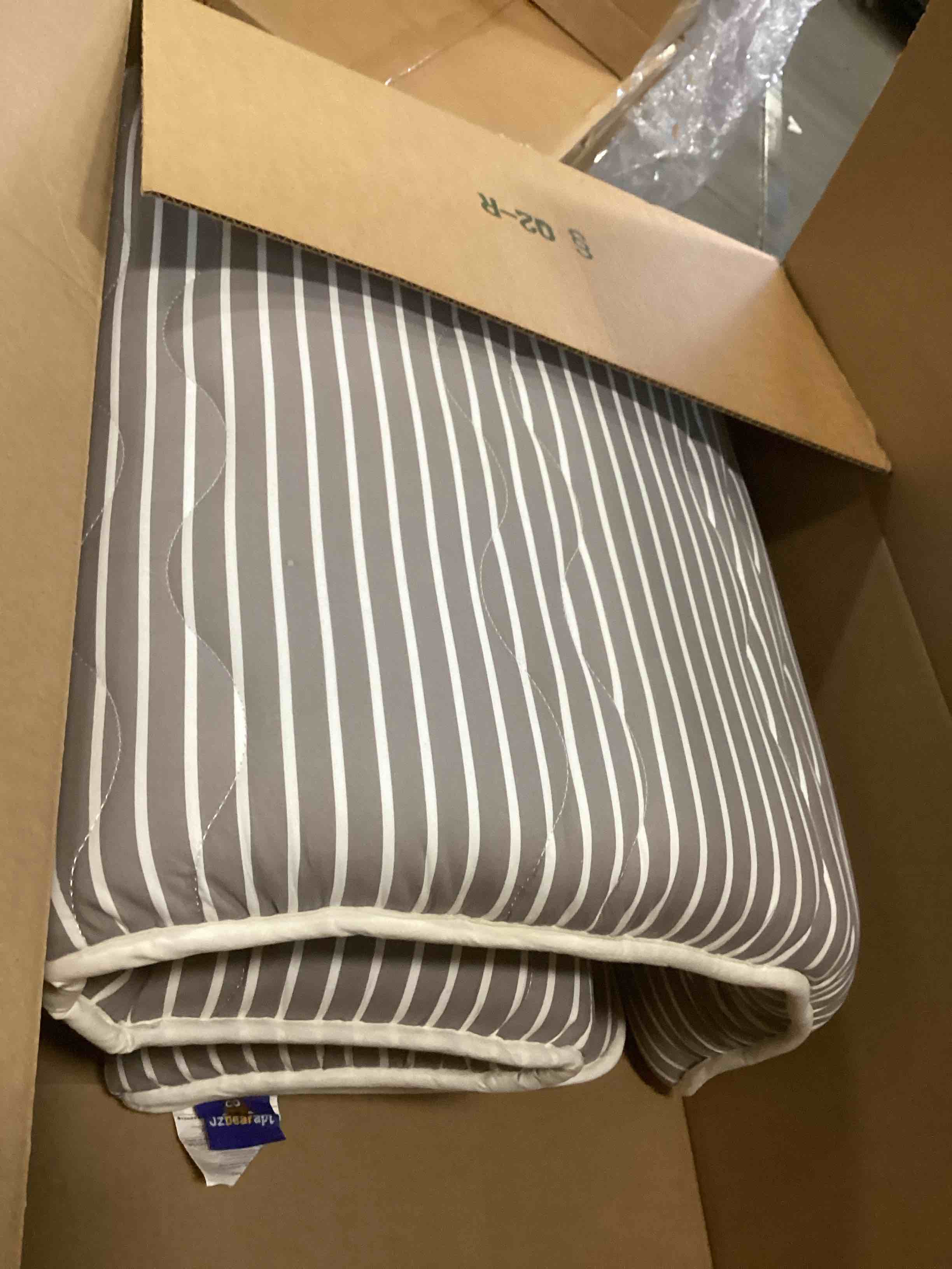 https://s3.amazonaws.com/lotting-images-prod/bidfta/TEA0034348_1724341626386.jpeg