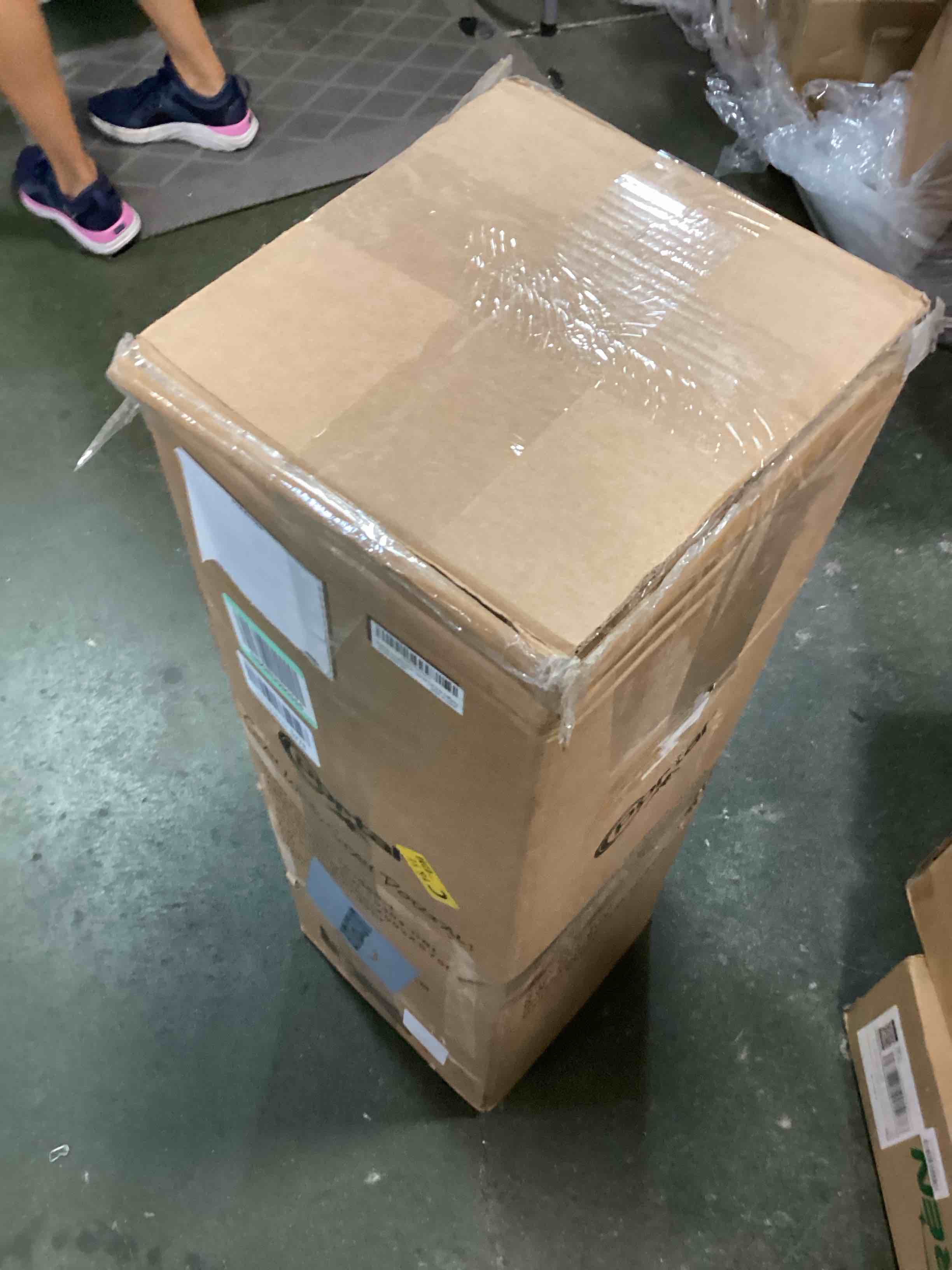 https://s3.amazonaws.com/lotting-images-prod/bidfta/TEA0034917_1723821684081.jpeg
