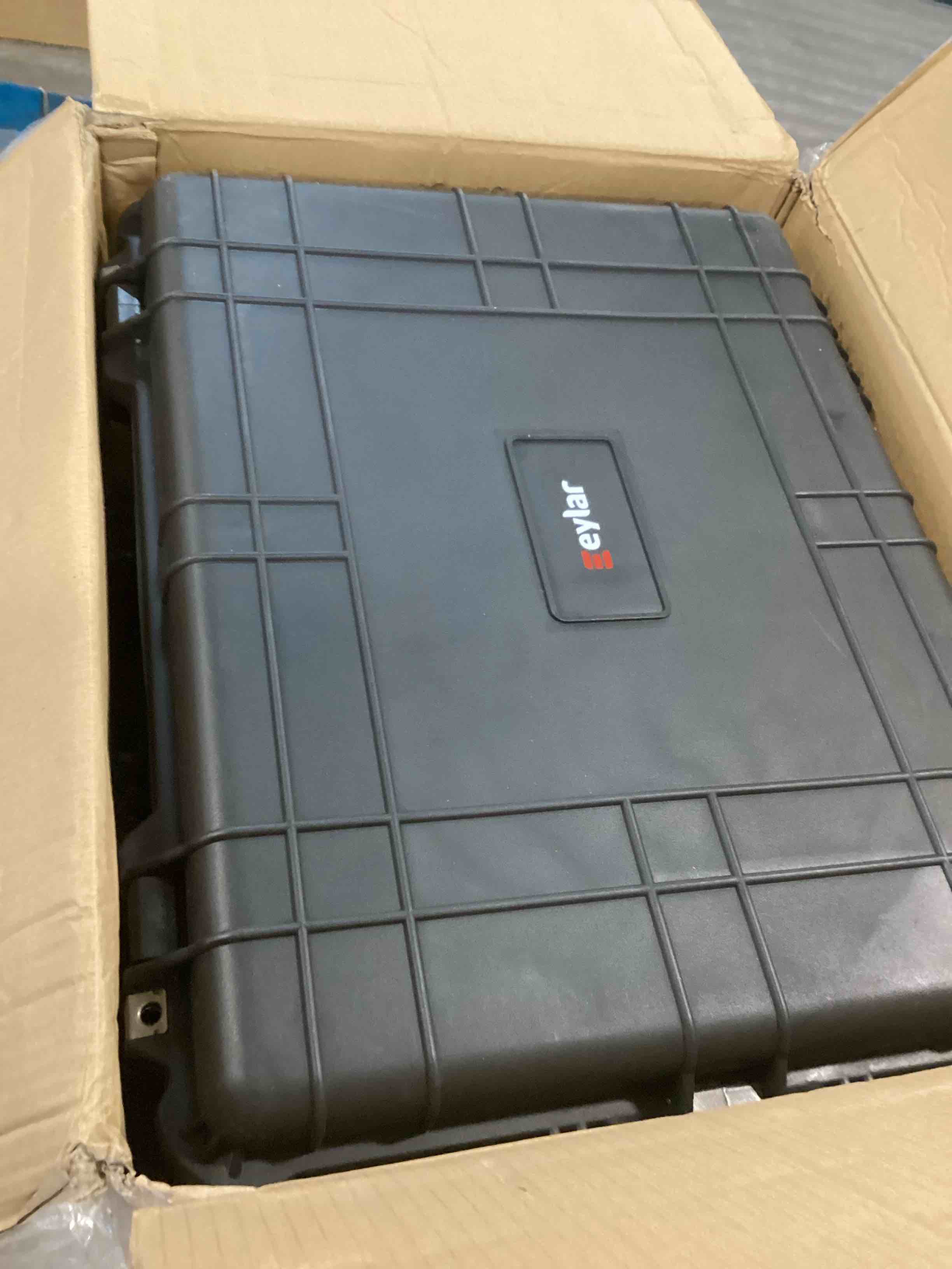 https://s3.amazonaws.com/lotting-images-prod/bidfta/TEA0037211_1723473714900.jpeg