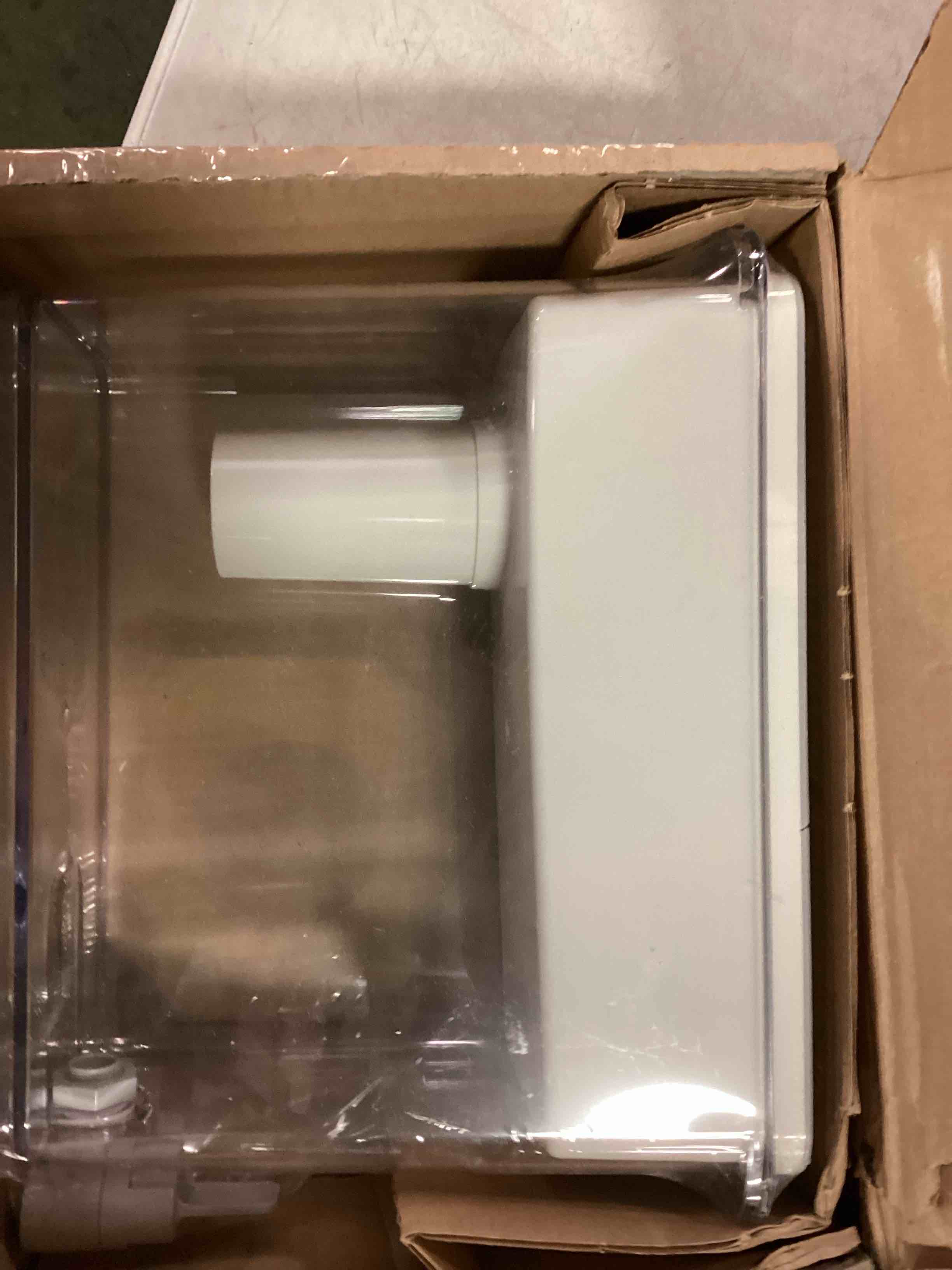 https://s3.amazonaws.com/lotting-images-prod/bidfta/TEA0040936_1723493070465.jpeg