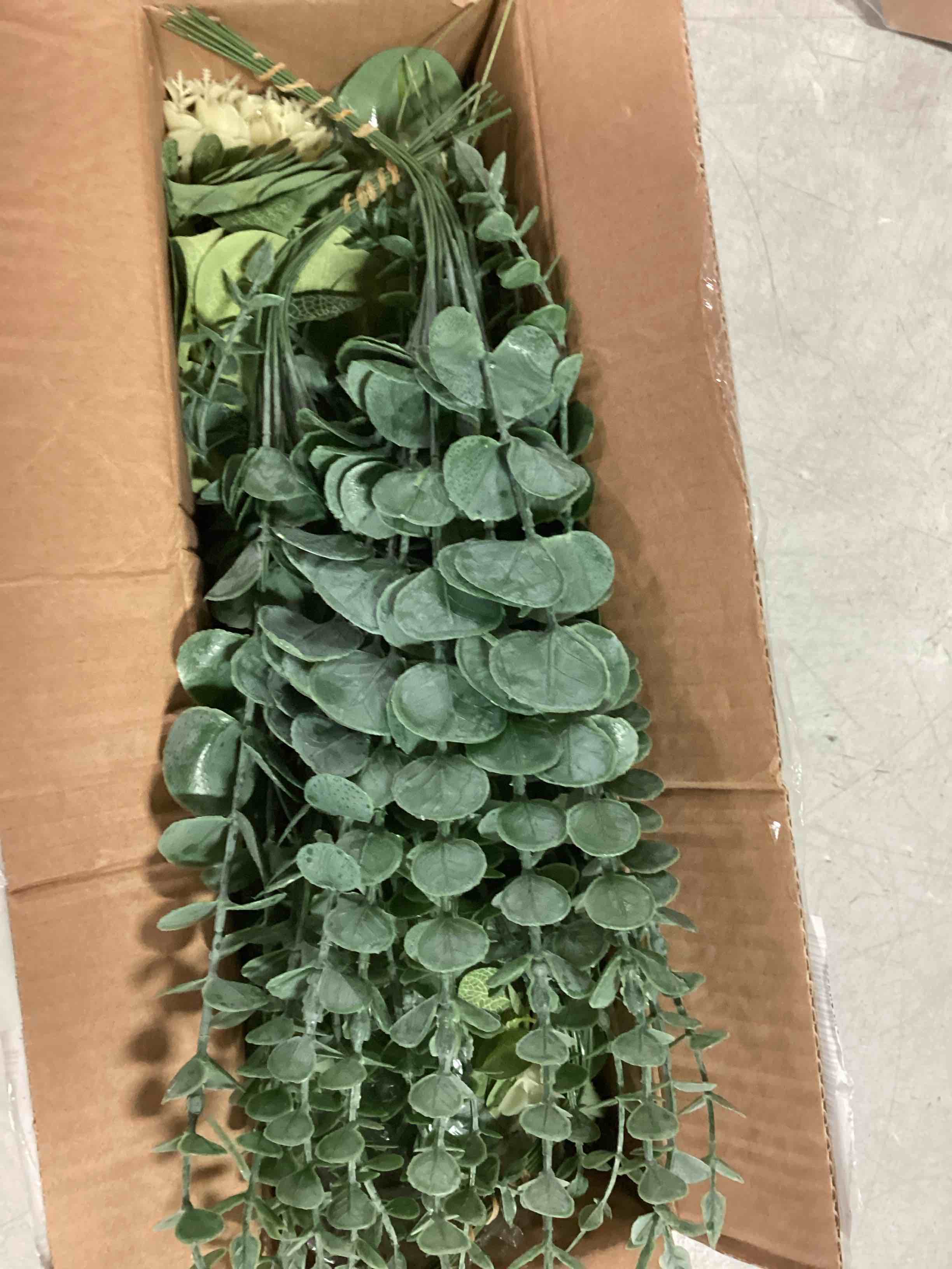 https://s3.amazonaws.com/lotting-images-prod/bidfta/TEA0040957_1723488341258.jpeg