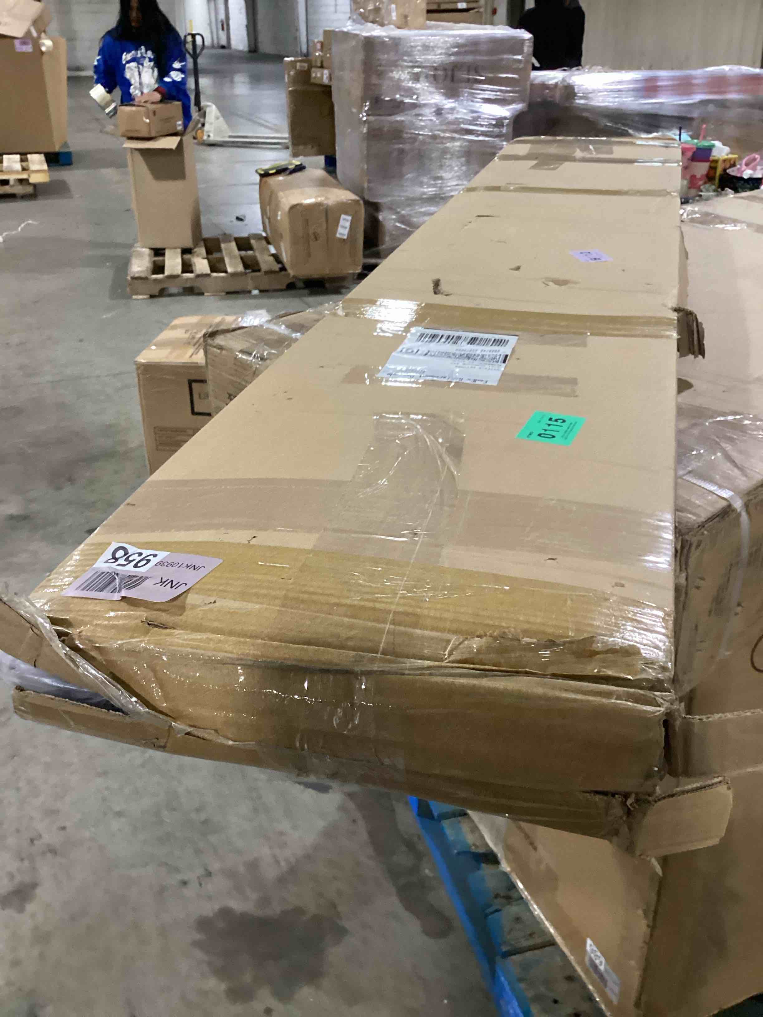 https://s3.amazonaws.com/lotting-images-prod/bidfta/TEA0055722_1735315893257.jpeg