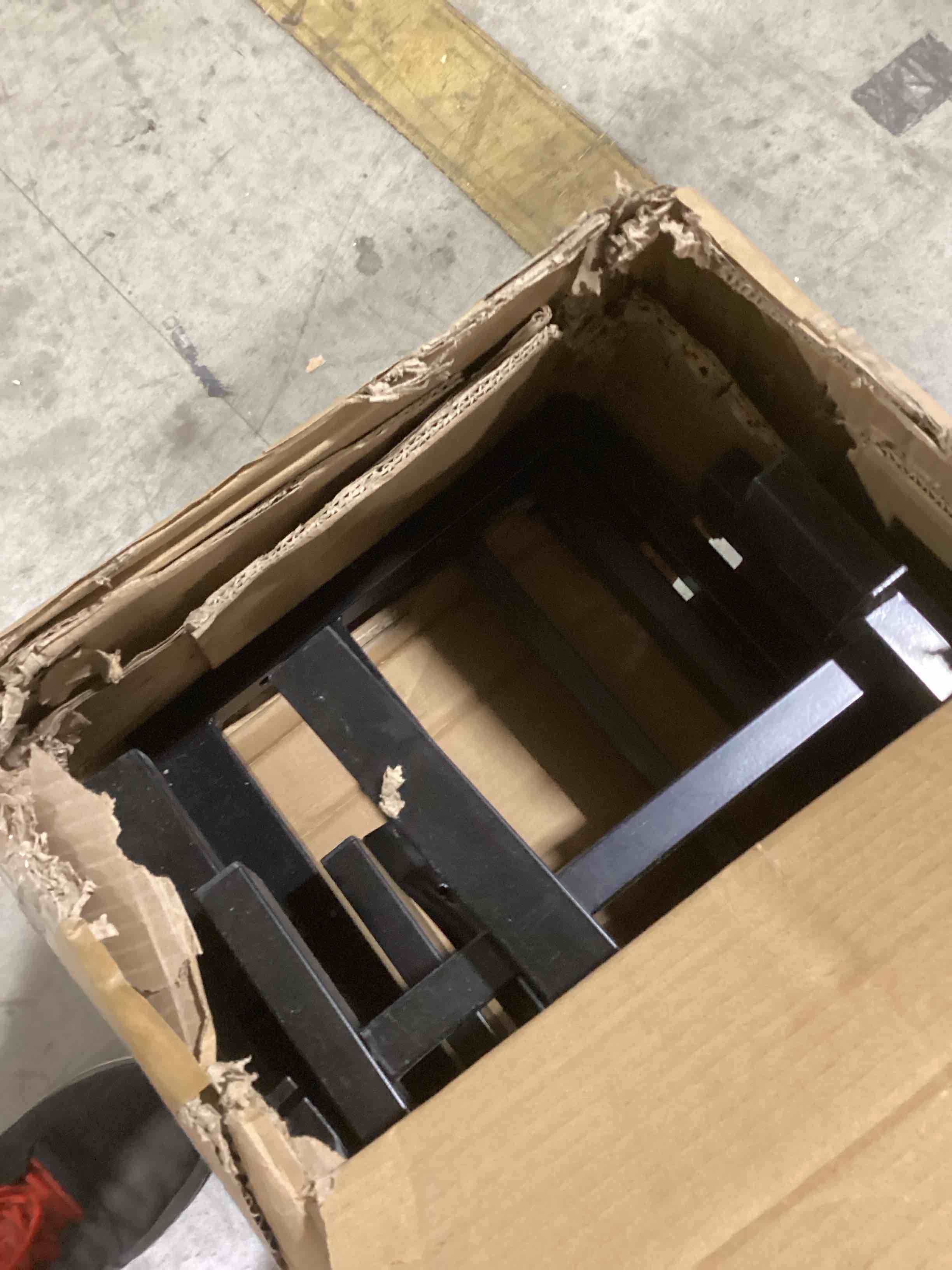 https://s3.amazonaws.com/lotting-images-prod/bidfta/TEA0058935_1737647645599.jpeg