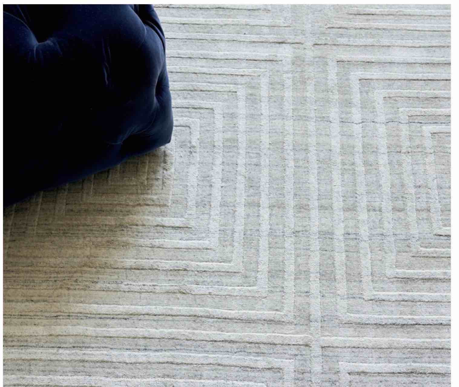 Castelli Hand-loomed Bamboo Silk/Wool Ivory Area Rug, Small