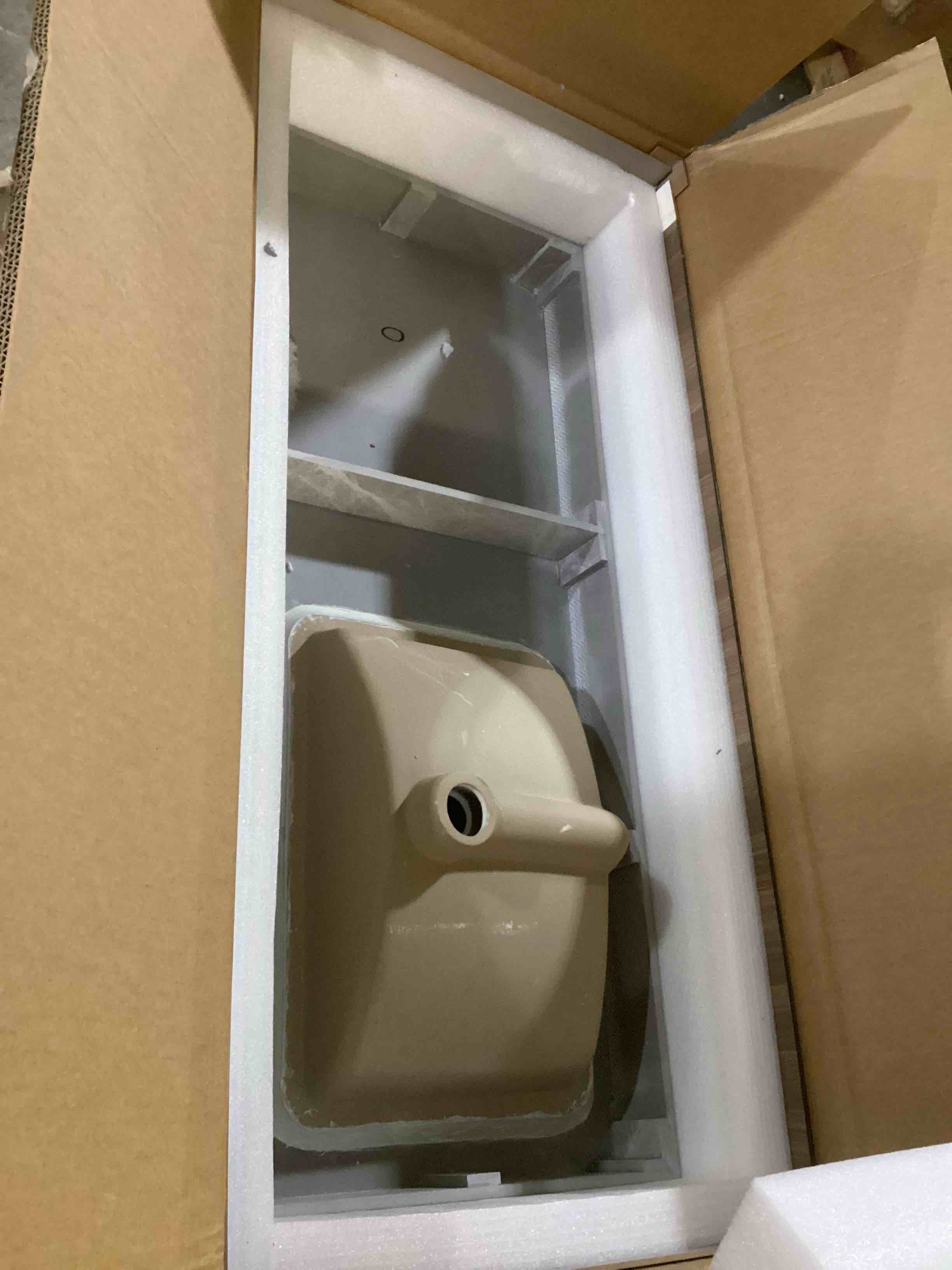 https://s3.amazonaws.com/lotting-images-prod/bidfta/TEA0067728_1735583514156.jpeg