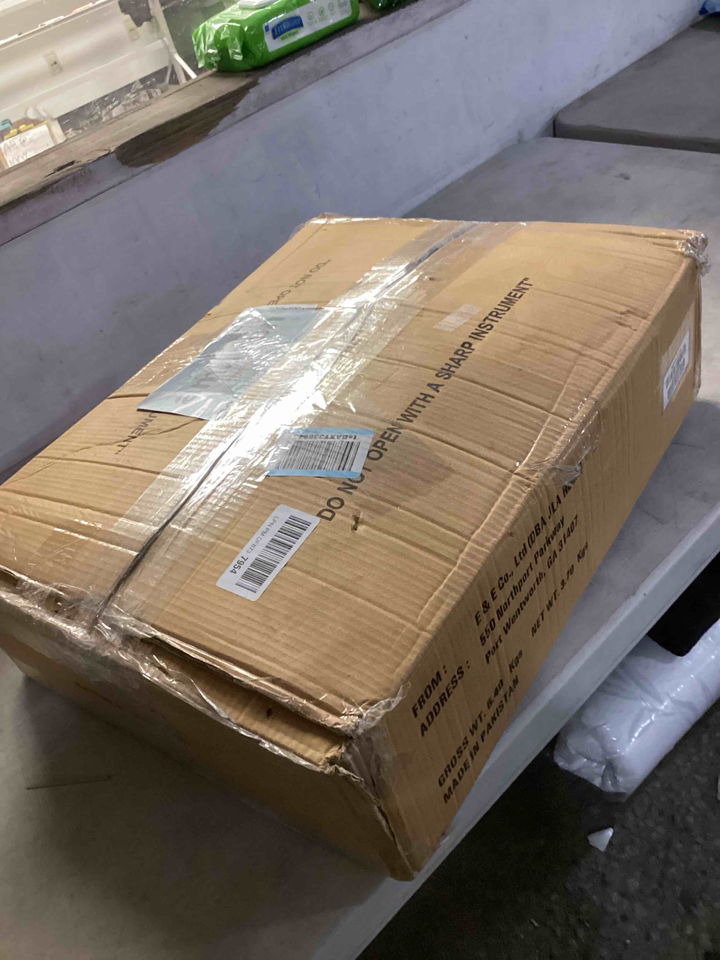 https://s3.amazonaws.com/lotting-images-prod/bidfta/TEA0067882_1734375158406.jpeg
