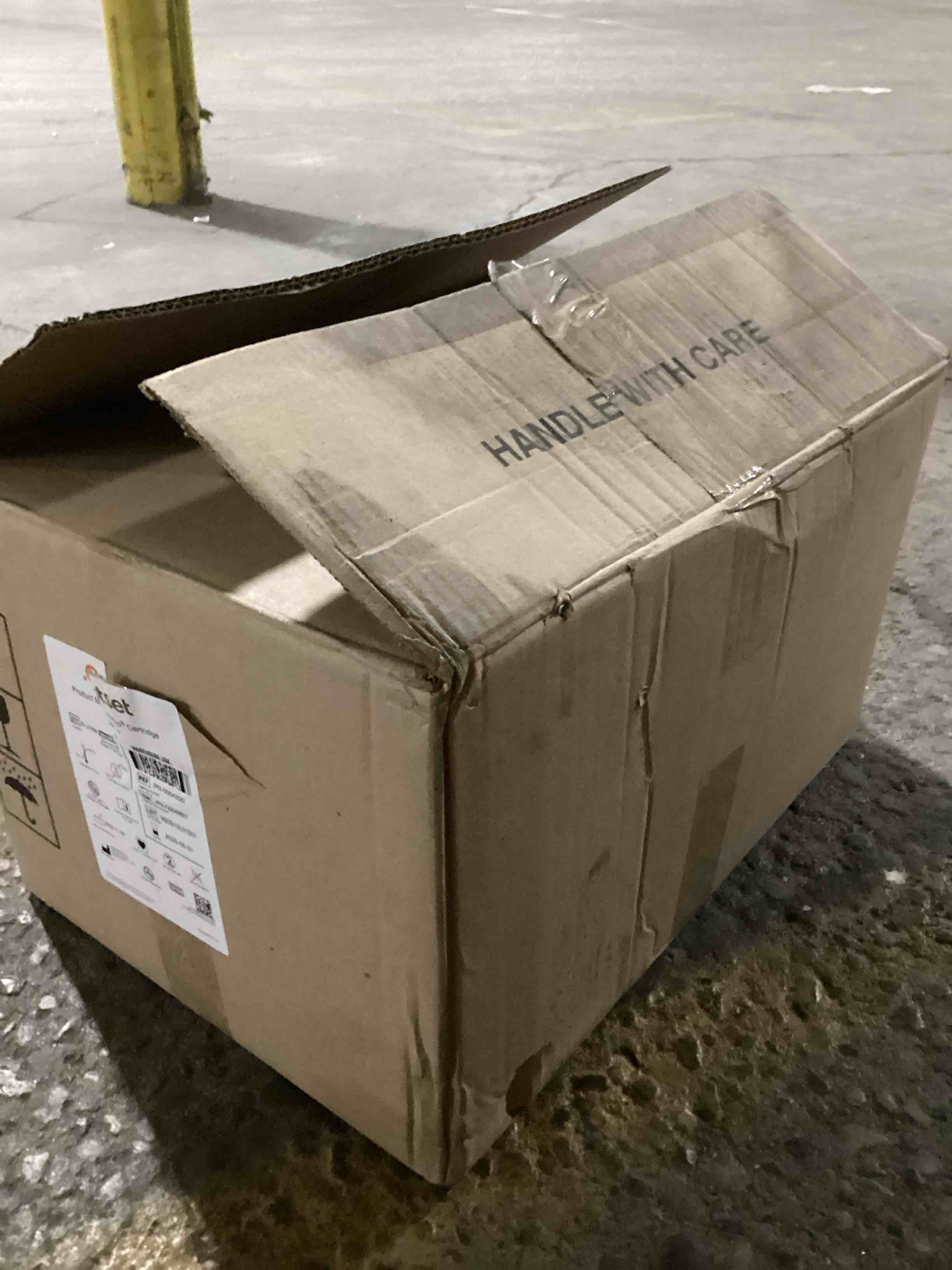 https://s3.amazonaws.com/lotting-images-prod/bidfta/TEA0067953_1734108947061.jpeg