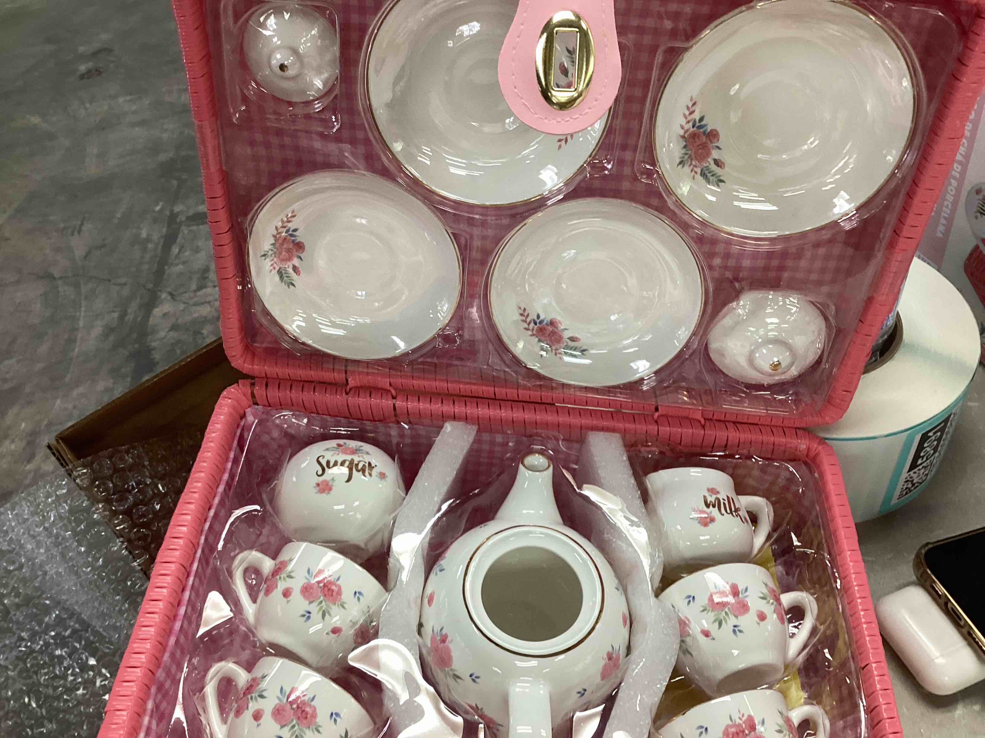 https://s3.amazonaws.com/lotting-images-prod/bidfta/TEA0095891_1724770062072.jpeg