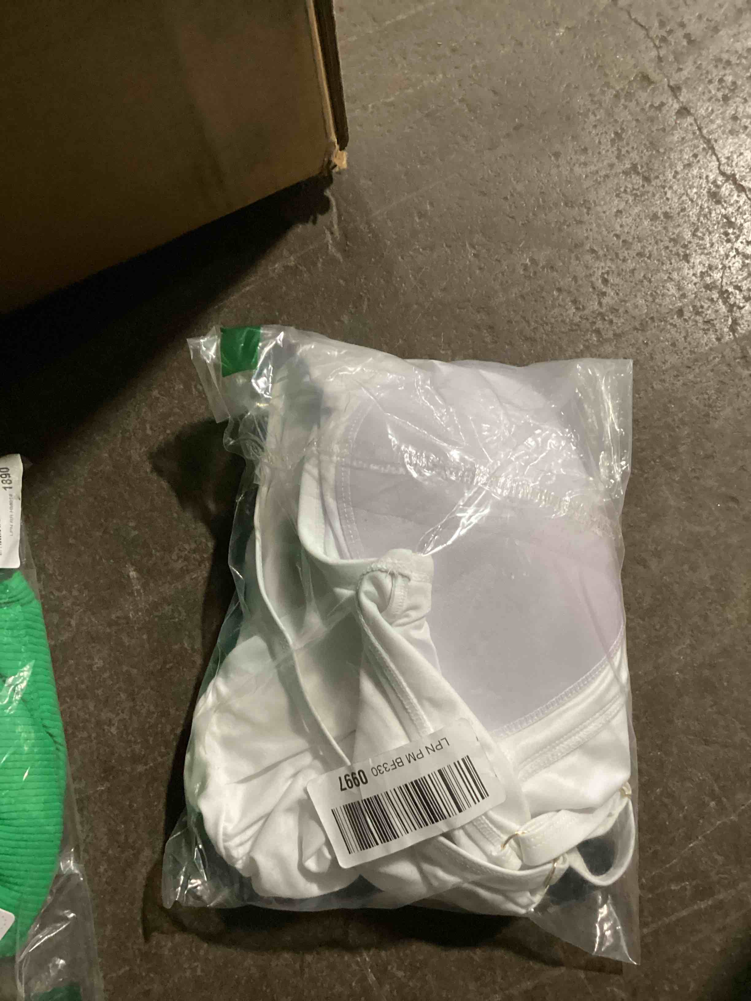 https://s3.amazonaws.com/lotting-images-prod/bidfta/TEA0105916_1725468165351.jpeg