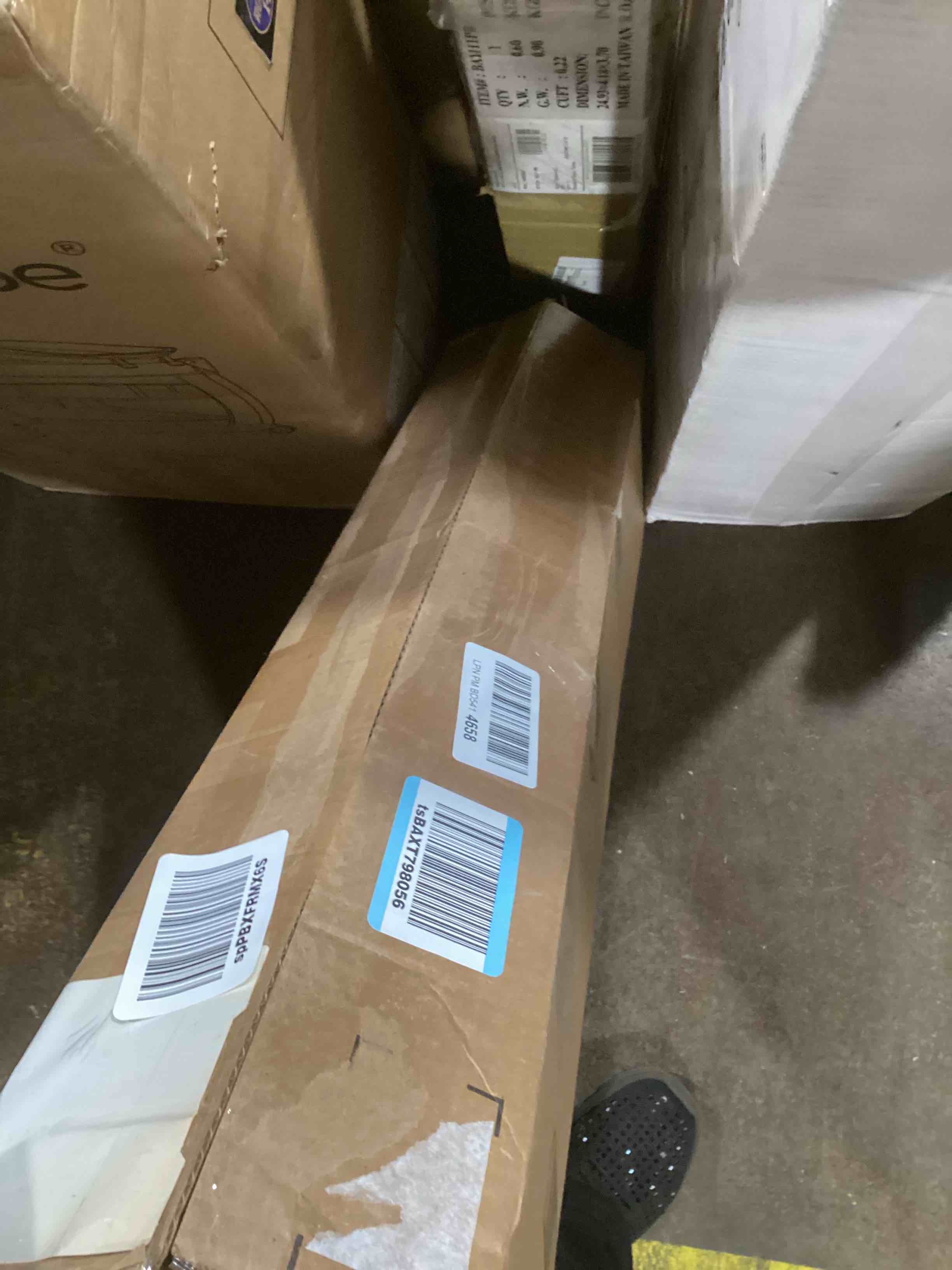https://s3.amazonaws.com/lotting-images-prod/bidfta/TEA0106431_1728566218404.jpeg