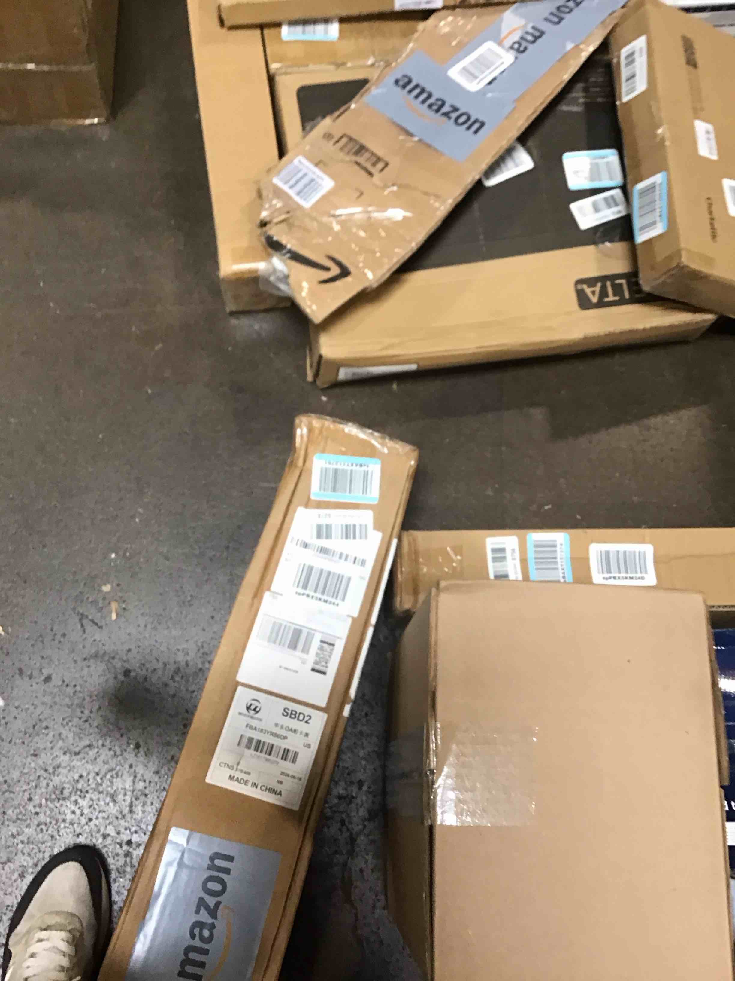 https://s3.amazonaws.com/lotting-images-prod/bidfta/TEA0109182_1728056632657.jpeg