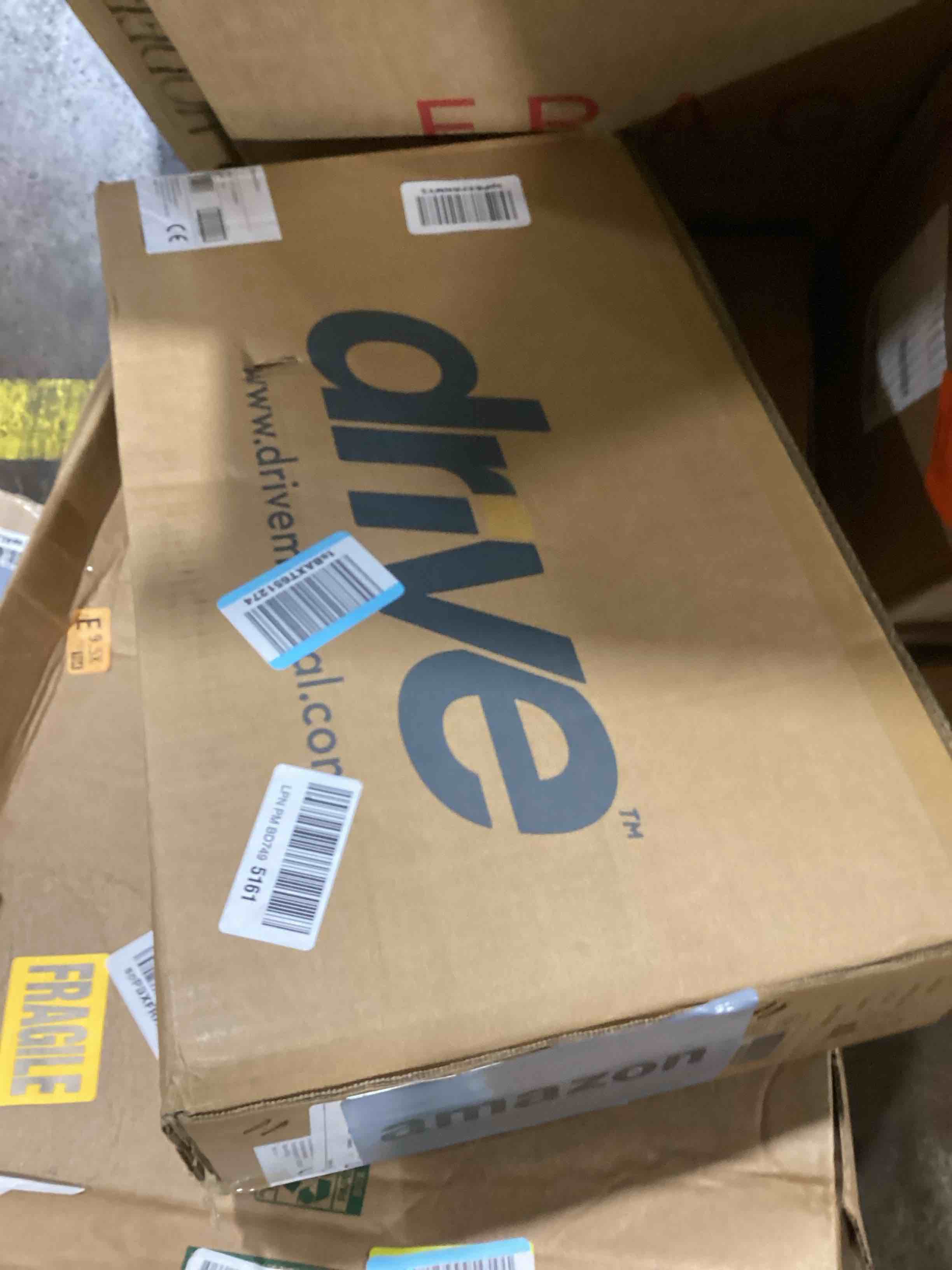 Drive Medical RTL12203KDR Shower Chair, Adjustable Shower Stool with Suction Feet, Shower Seat