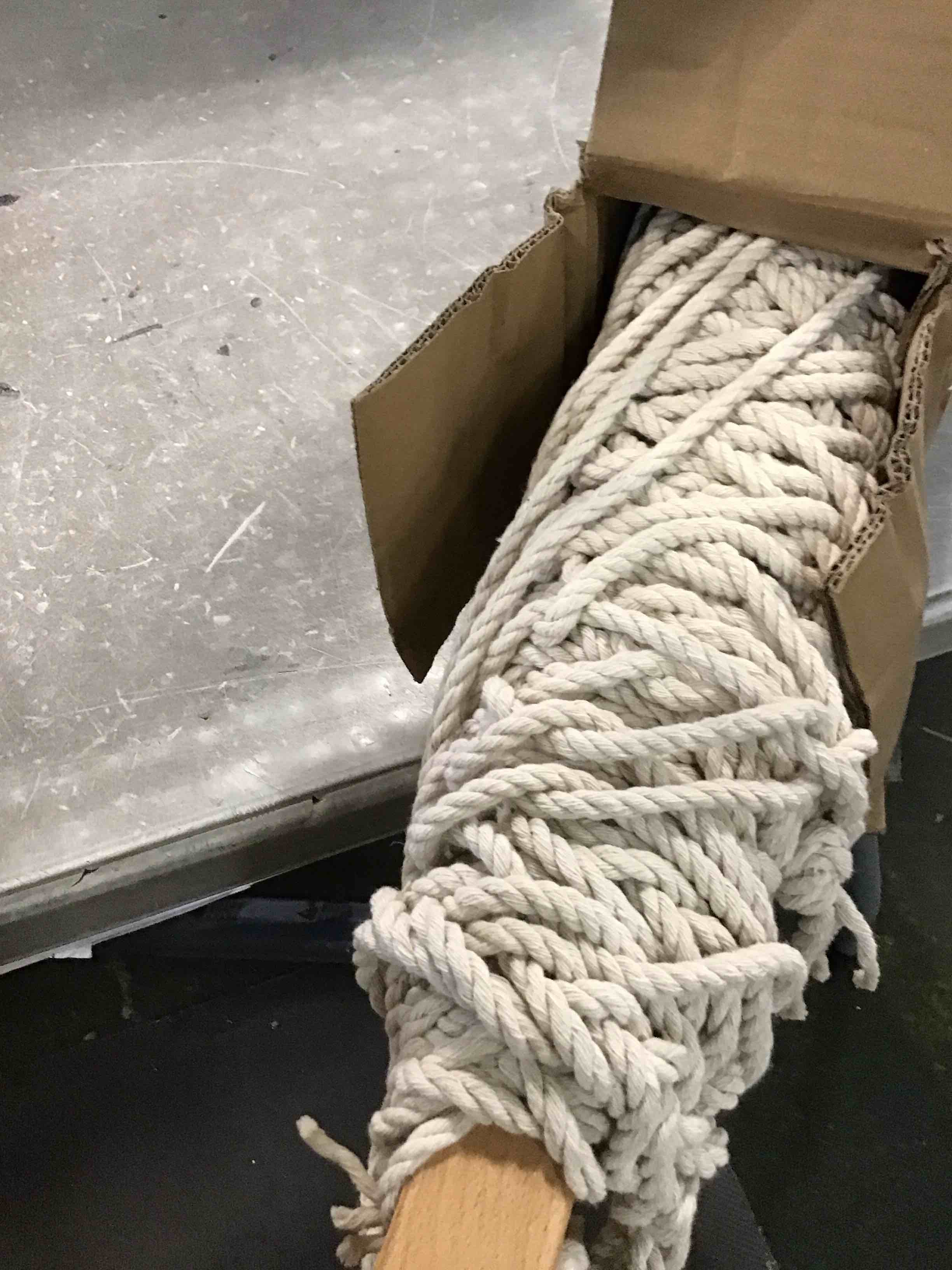 https://s3.amazonaws.com/lotting-images-prod/bidfta/TEA0120266_1724851393106.jpeg