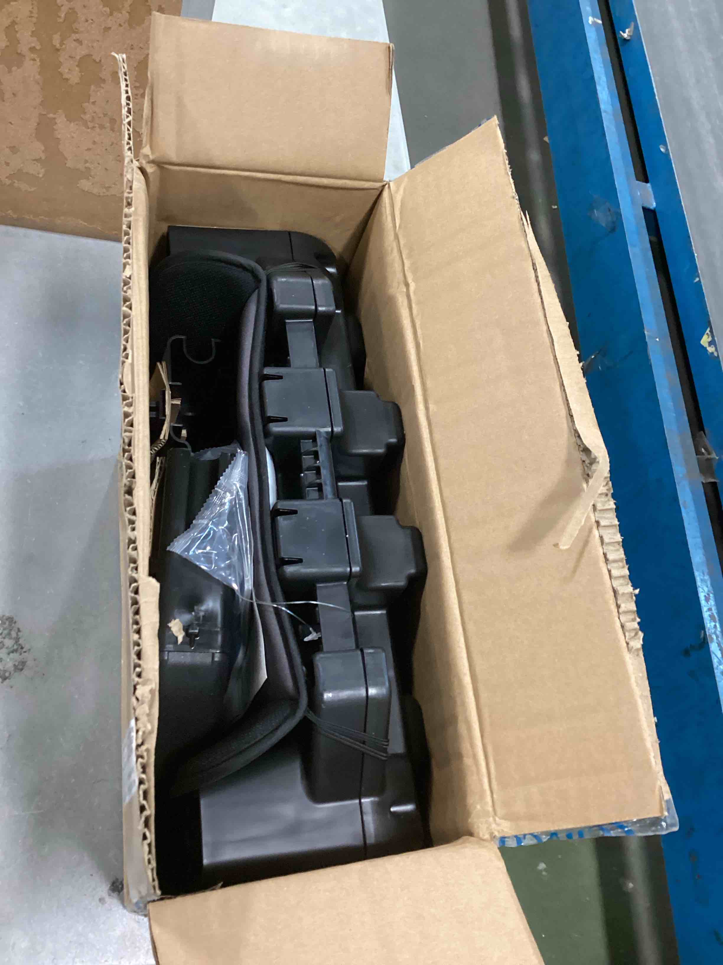 https://s3.amazonaws.com/lotting-images-prod/bidfta/TEA0120700_1724465797411.jpeg
