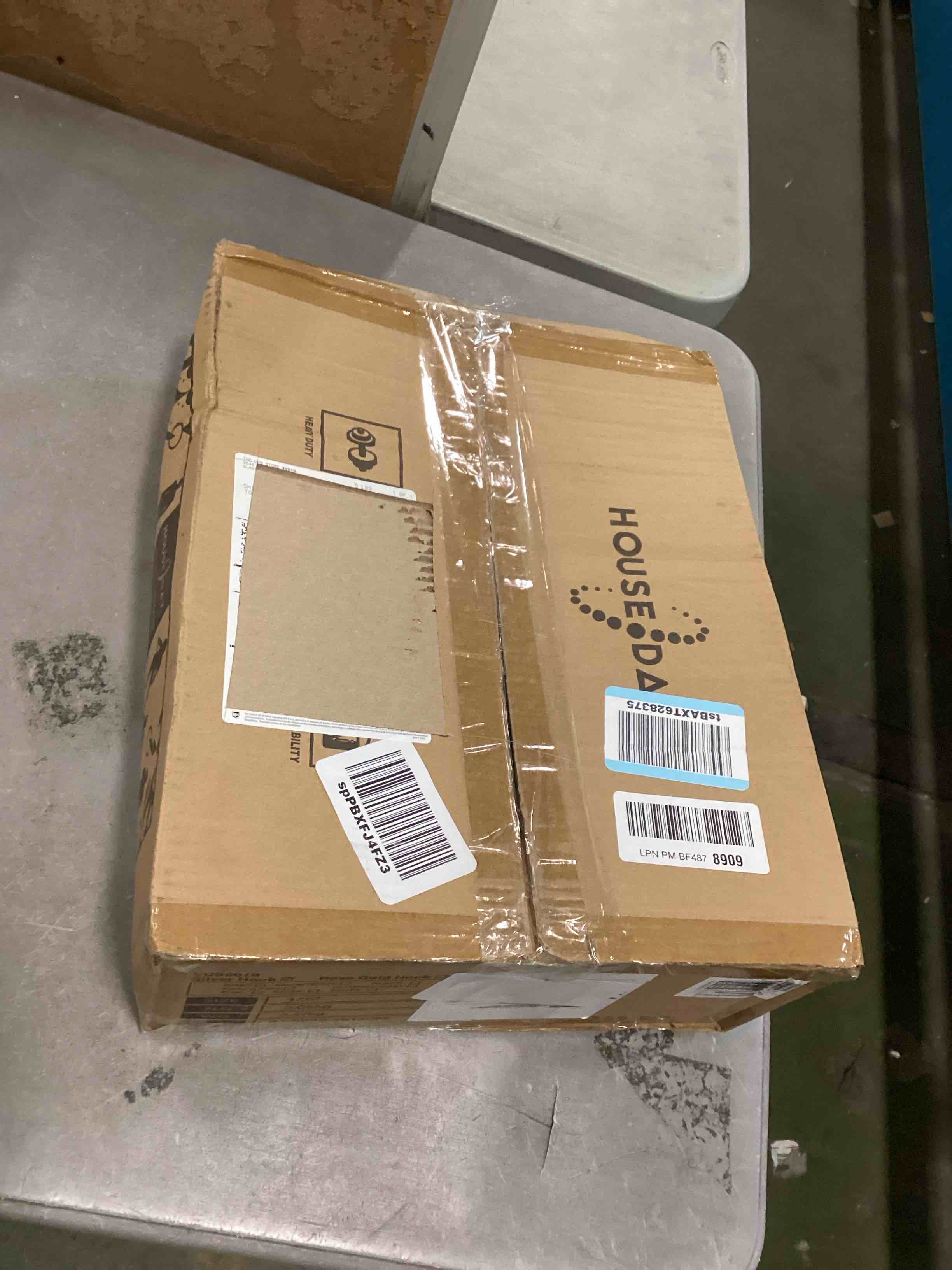 https://s3.amazonaws.com/lotting-images-prod/bidfta/TEA0120721_1724463977387.jpeg