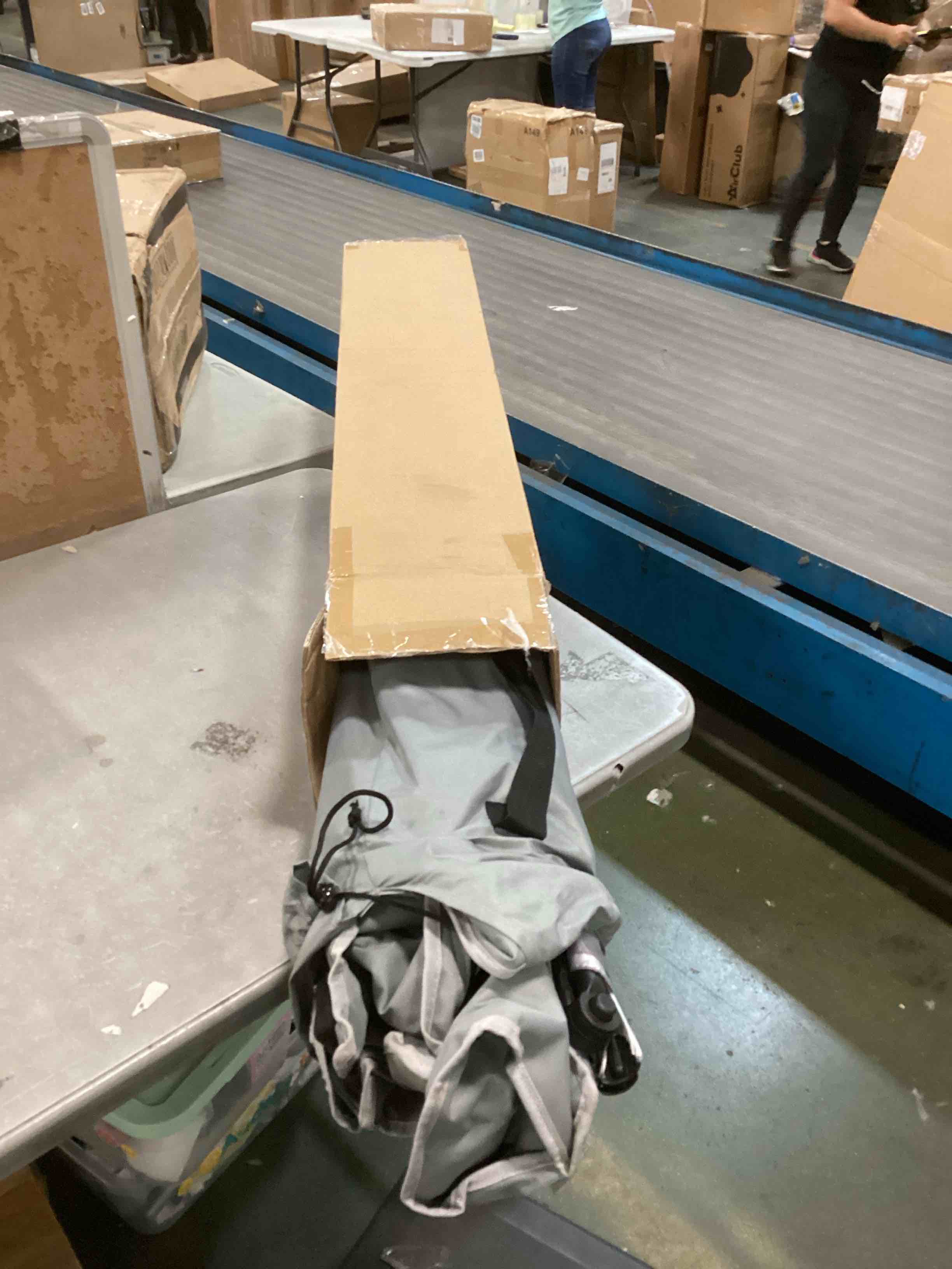 https://s3.amazonaws.com/lotting-images-prod/bidfta/TEA0120885_1724370216207.jpeg
