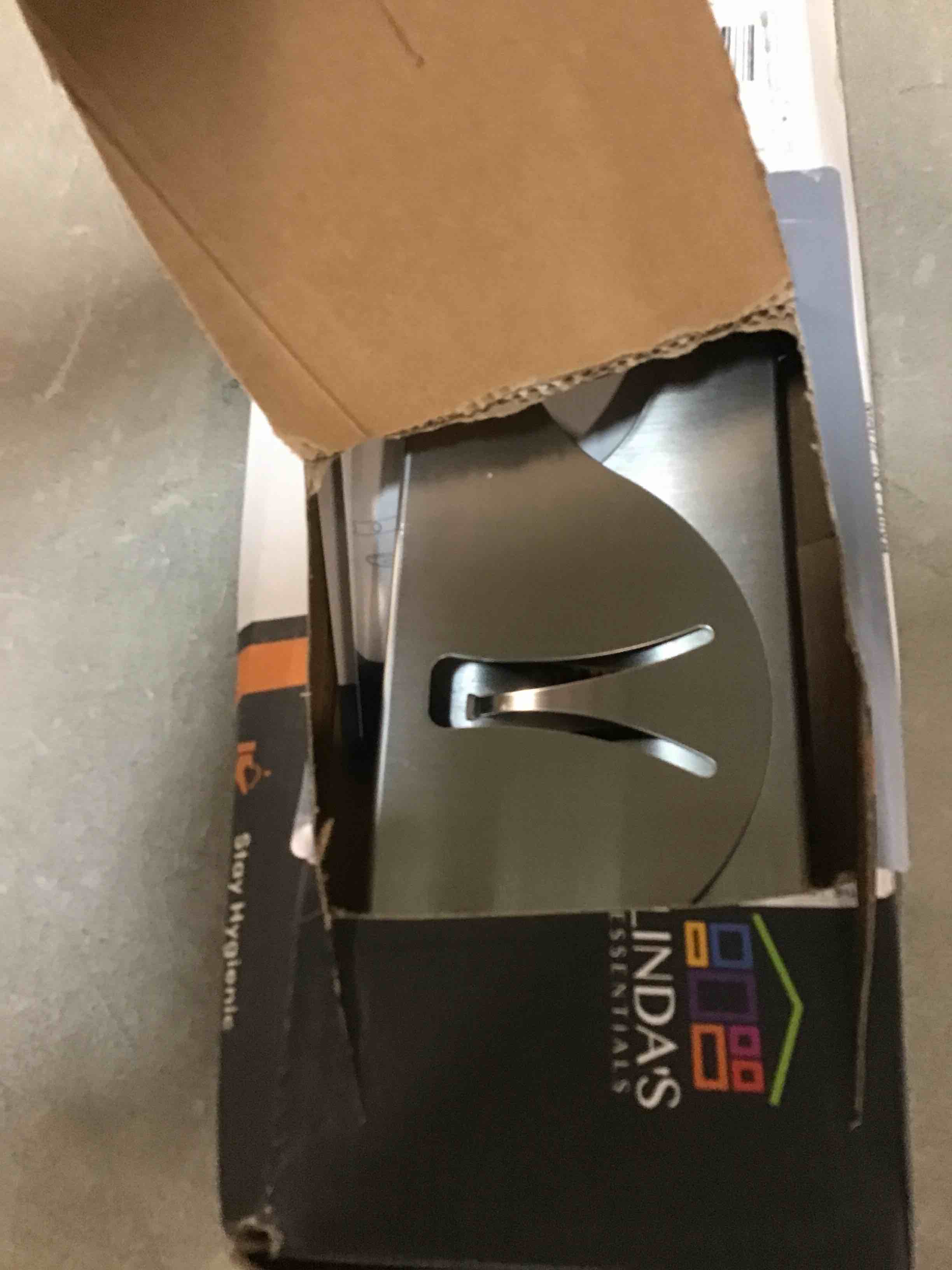 https://s3.amazonaws.com/lotting-images-prod/bidfta/TEA0124864_1723725015987.jpeg